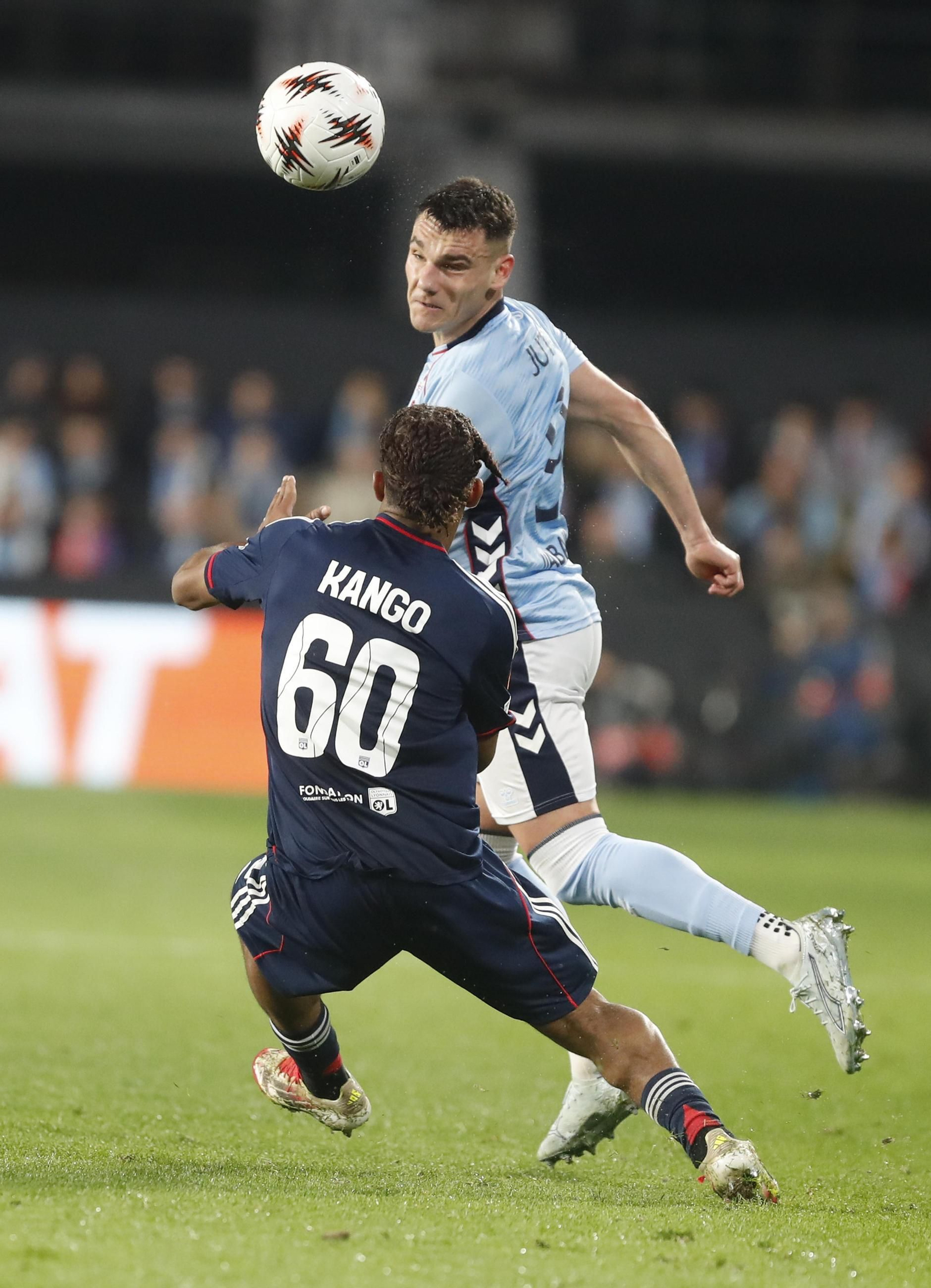 Galería | El Celta y el Olympique, un duelo de altura en Balaídos