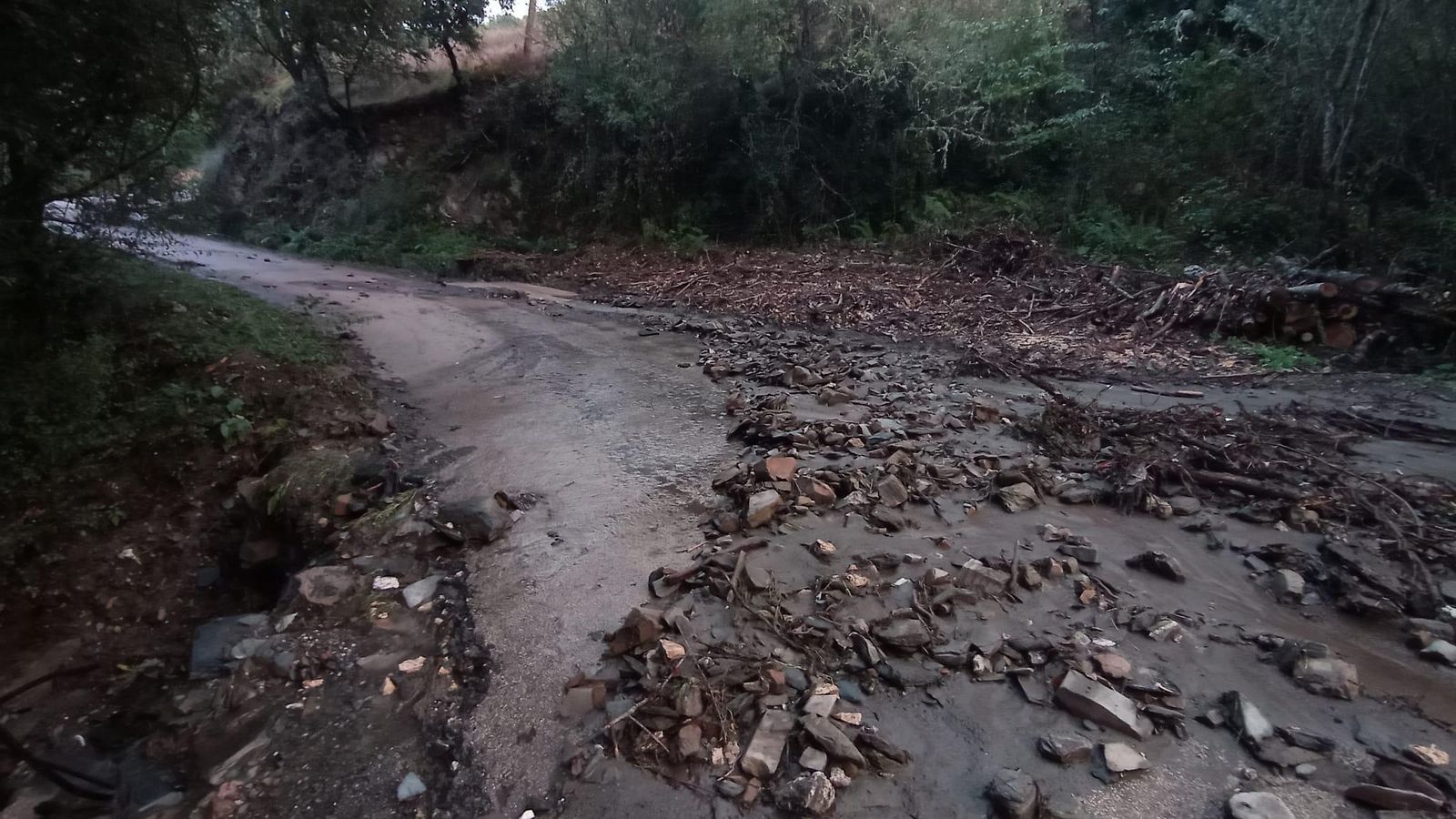 La carretera Soulecín-Castro tenía un despeendimiento y acabó cortada