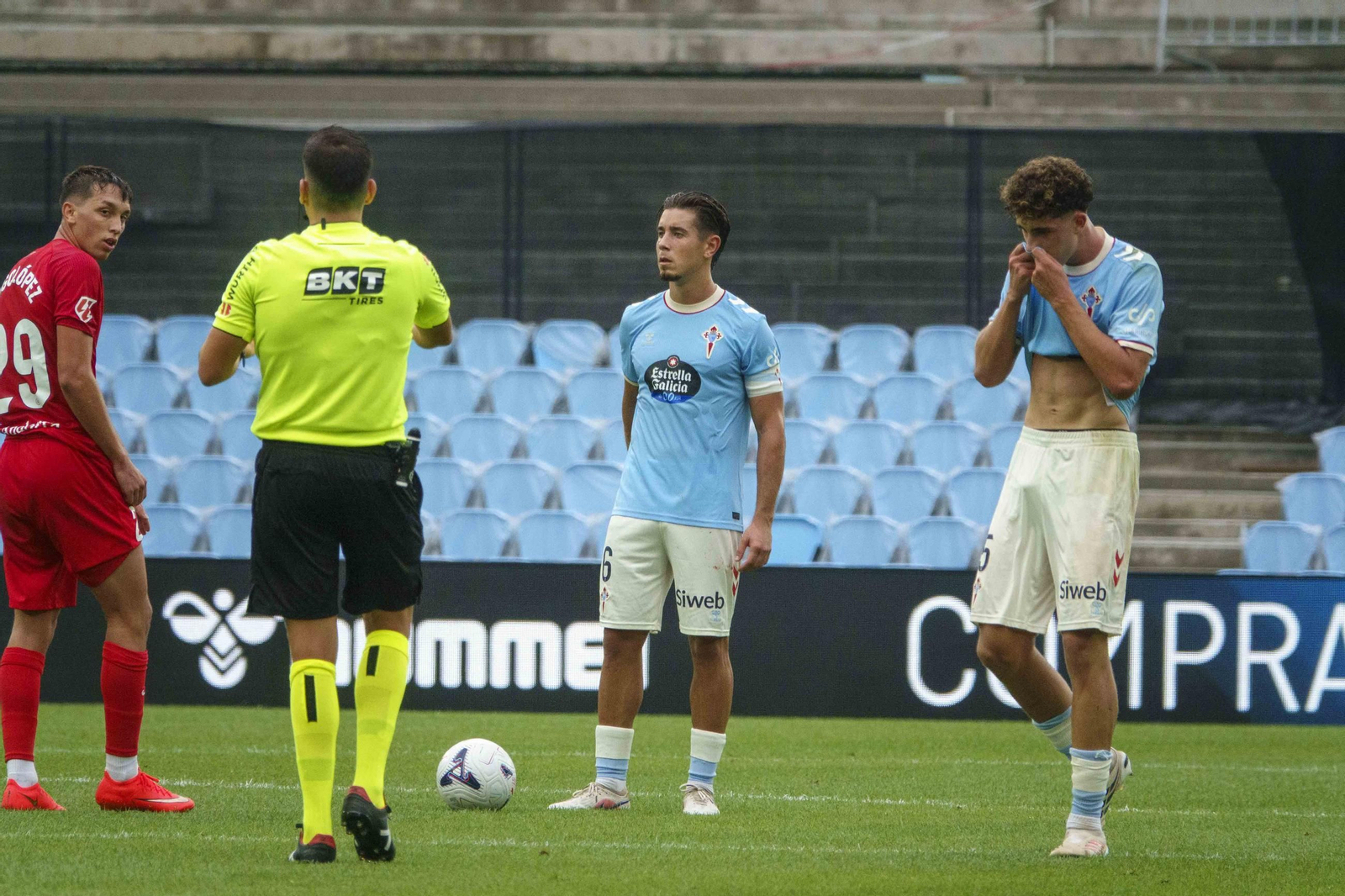 Galería | El Celta Fortuna se estrena como local en Segunda División