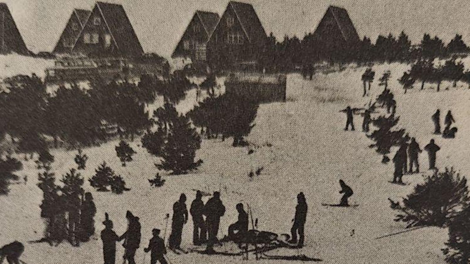 Actividad en una de las pistas de Cabeza de Manzaneda, con los bungalows al fondo.
