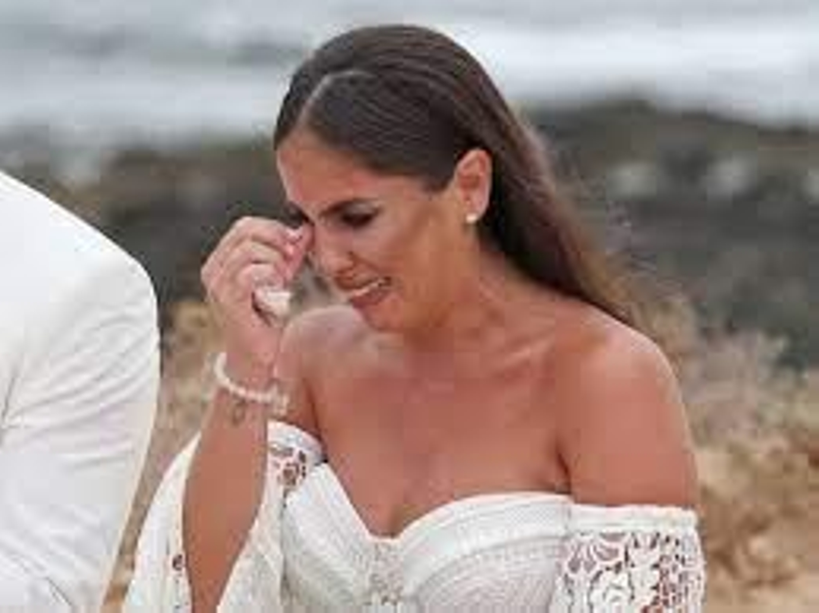 Anabel Pantoja emocionada el día de su boda con Omar Suárez