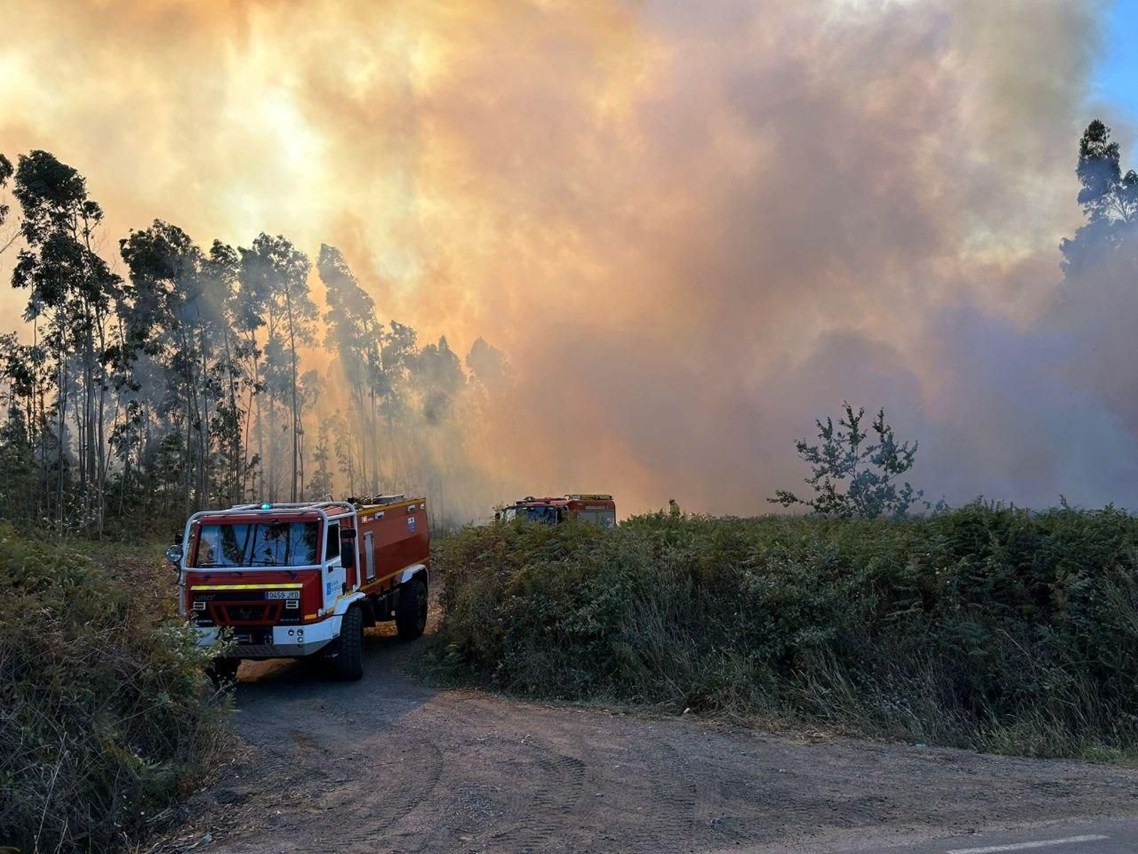 Un camión de bomberos en la zona del incendio.