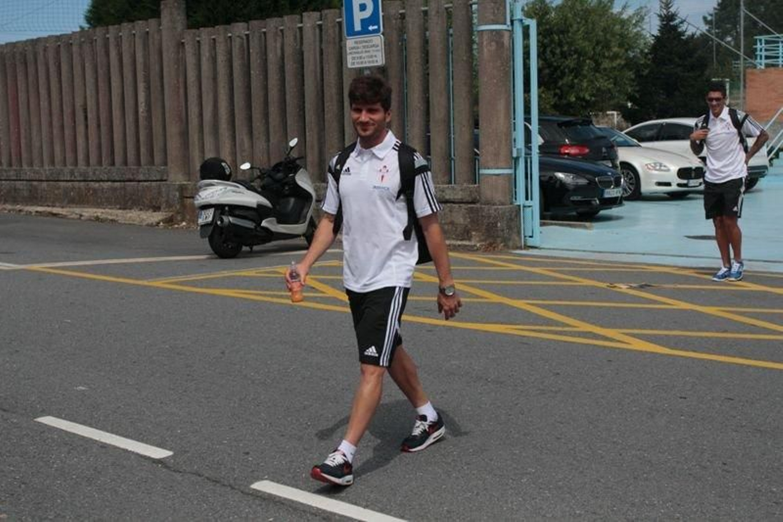 Carles Planas, a la salida ayer desde A Madroa para iniciar viaje.