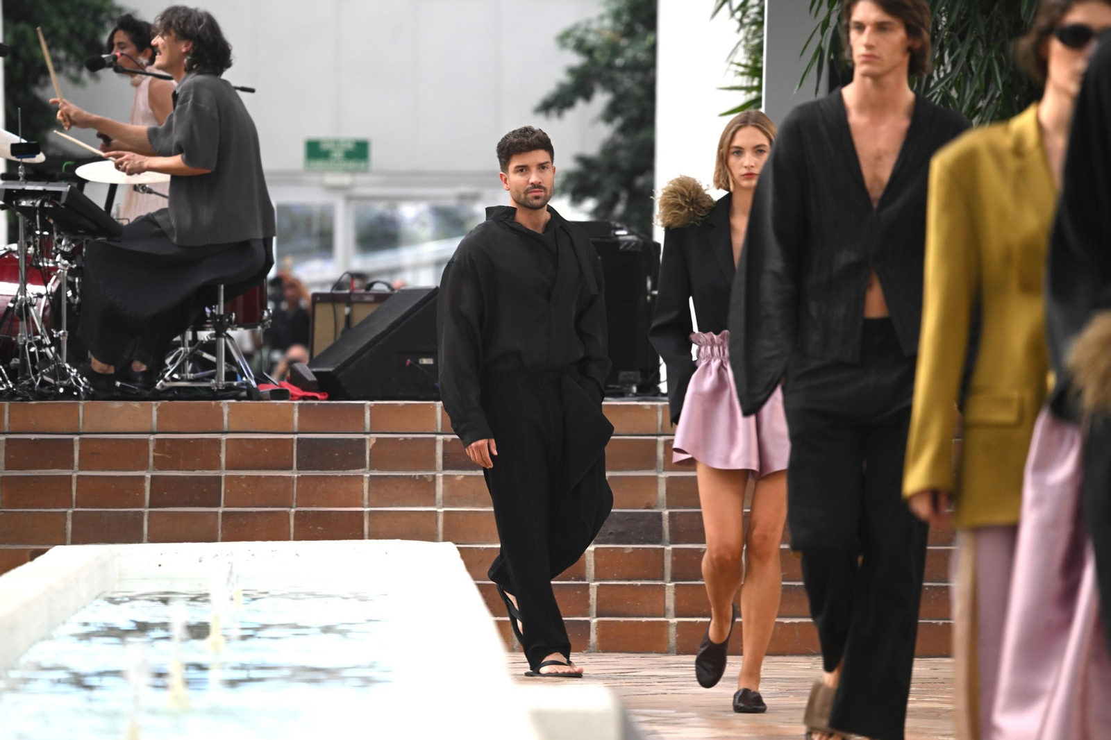 Todos los diseños presentados por Adolfo Domínguez en su regreso a la Fashion Week, en fotos