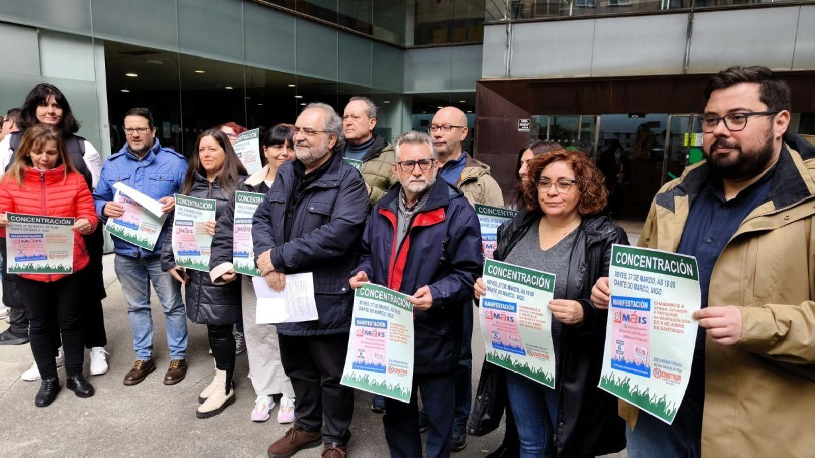 La protesta se celebró en el centro de salud Rosalía Castro.