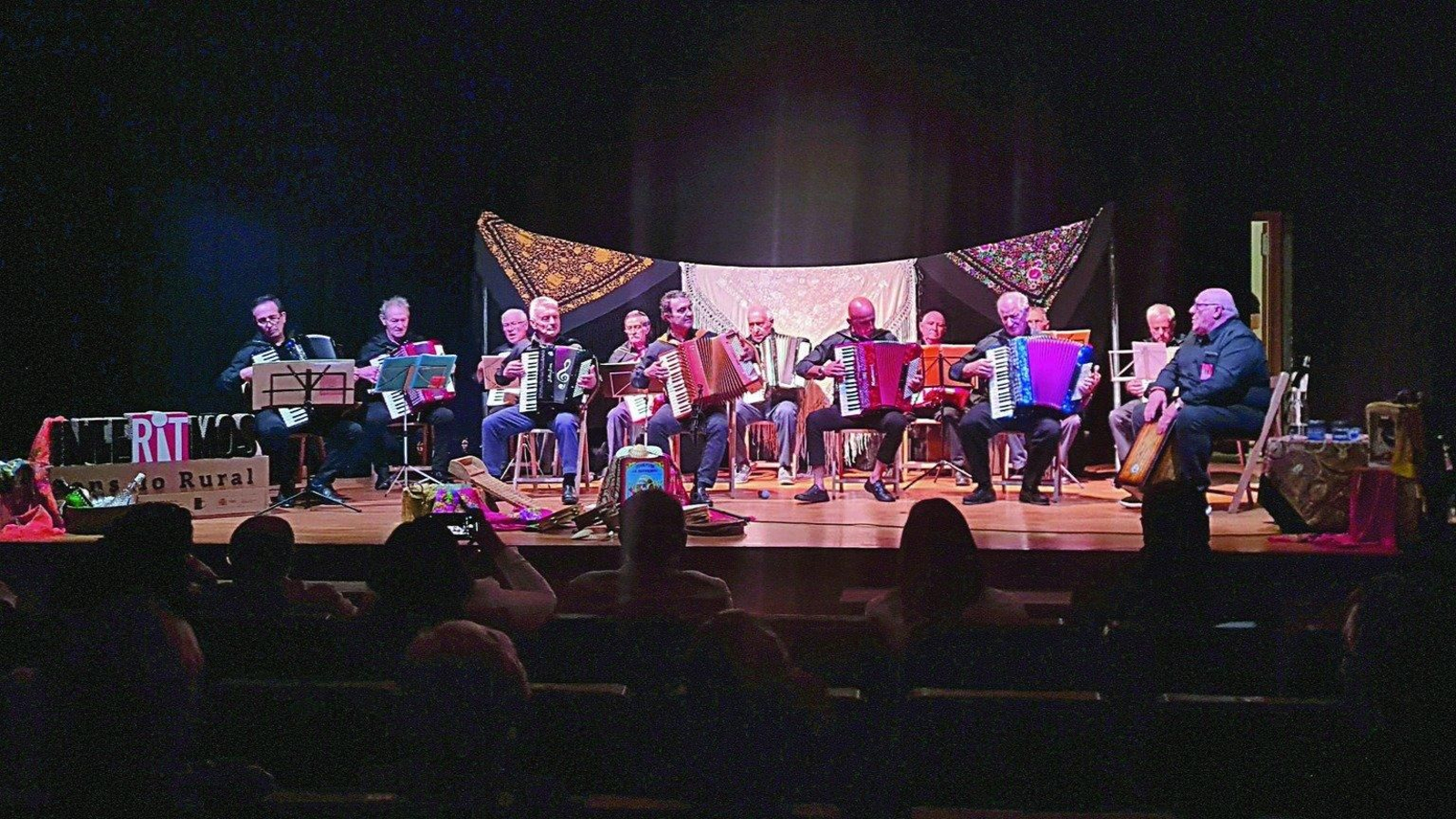 Airiños da Porta Falsa, durante su actuación en el auditorio.