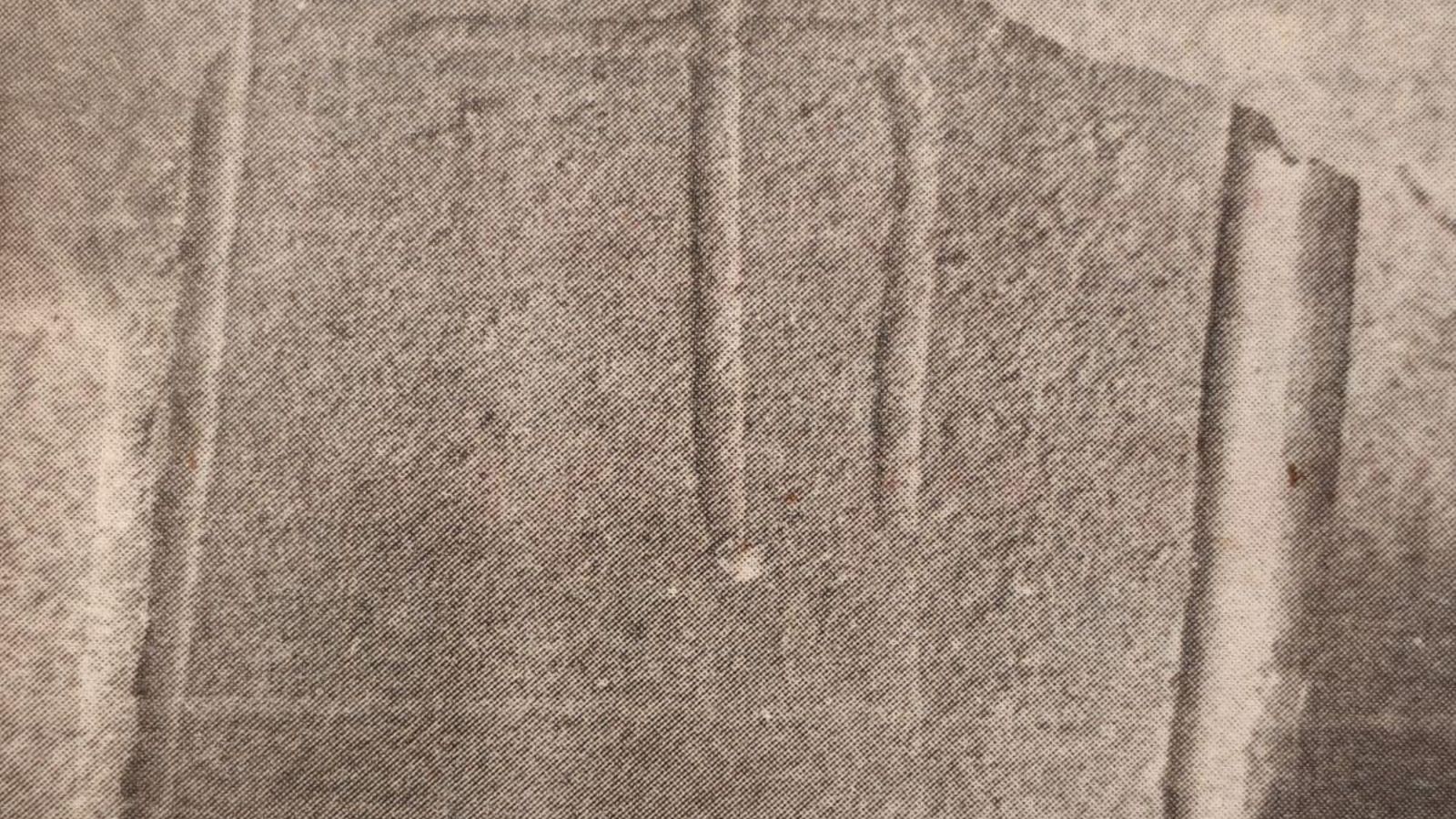 El ladrillo de época romana encontrado en la Plazuela de los Zapatos.