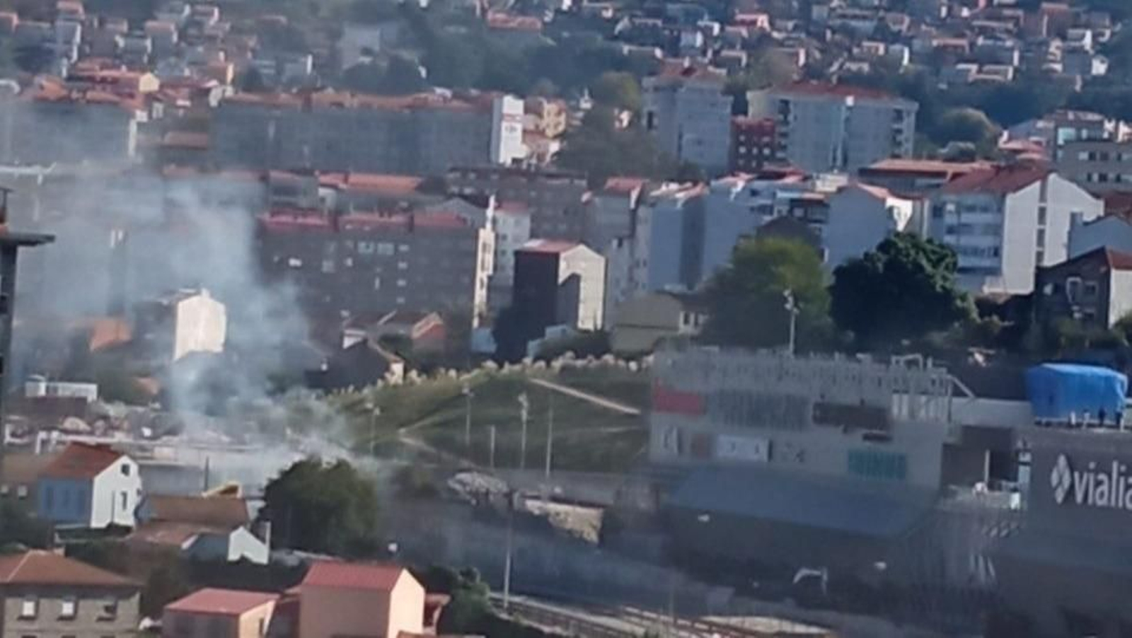Incendio en las inmediaciones de Vialia. // Cedida