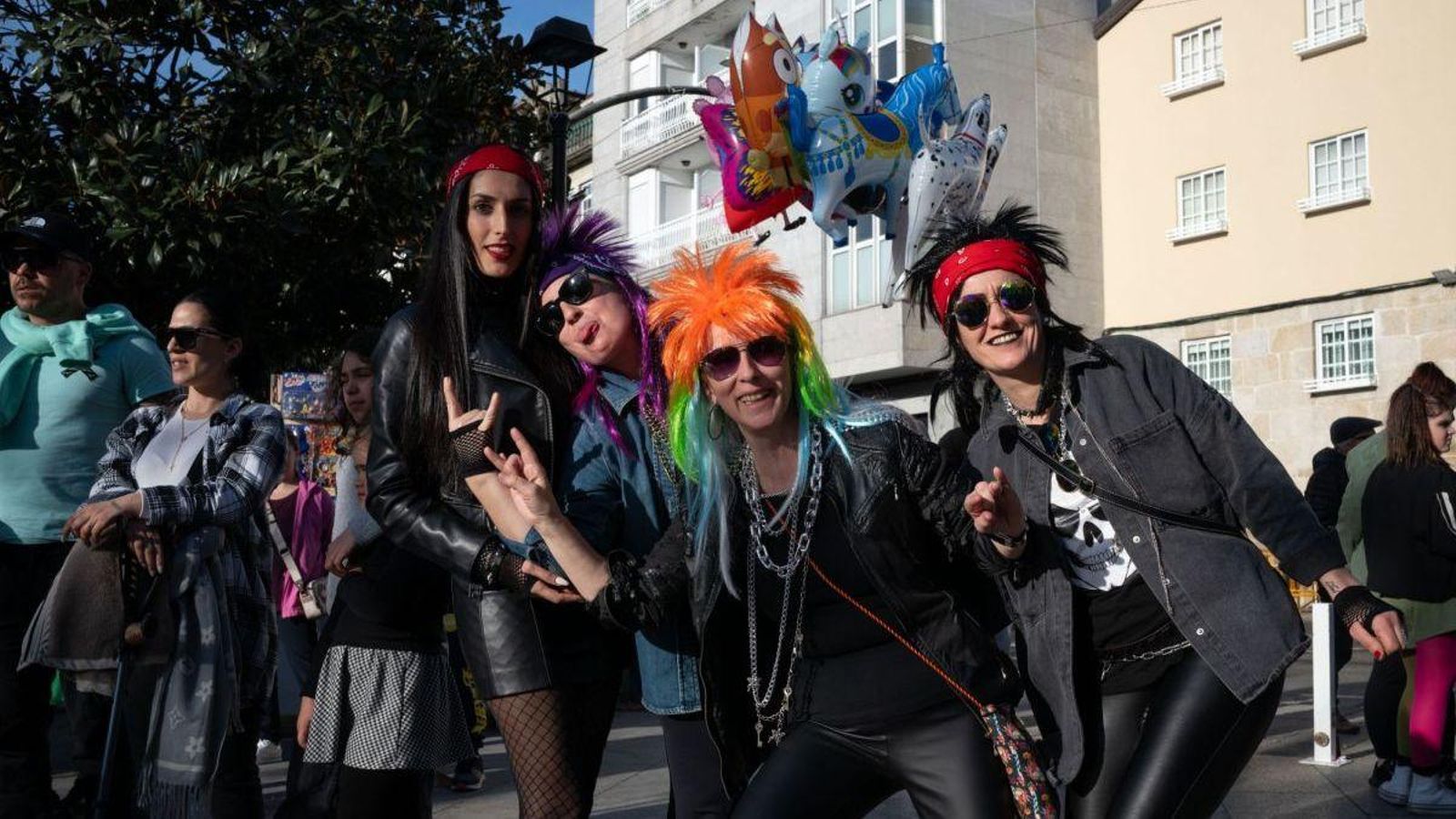 Viva los 80 y el glam-rock, que suene Bowie.