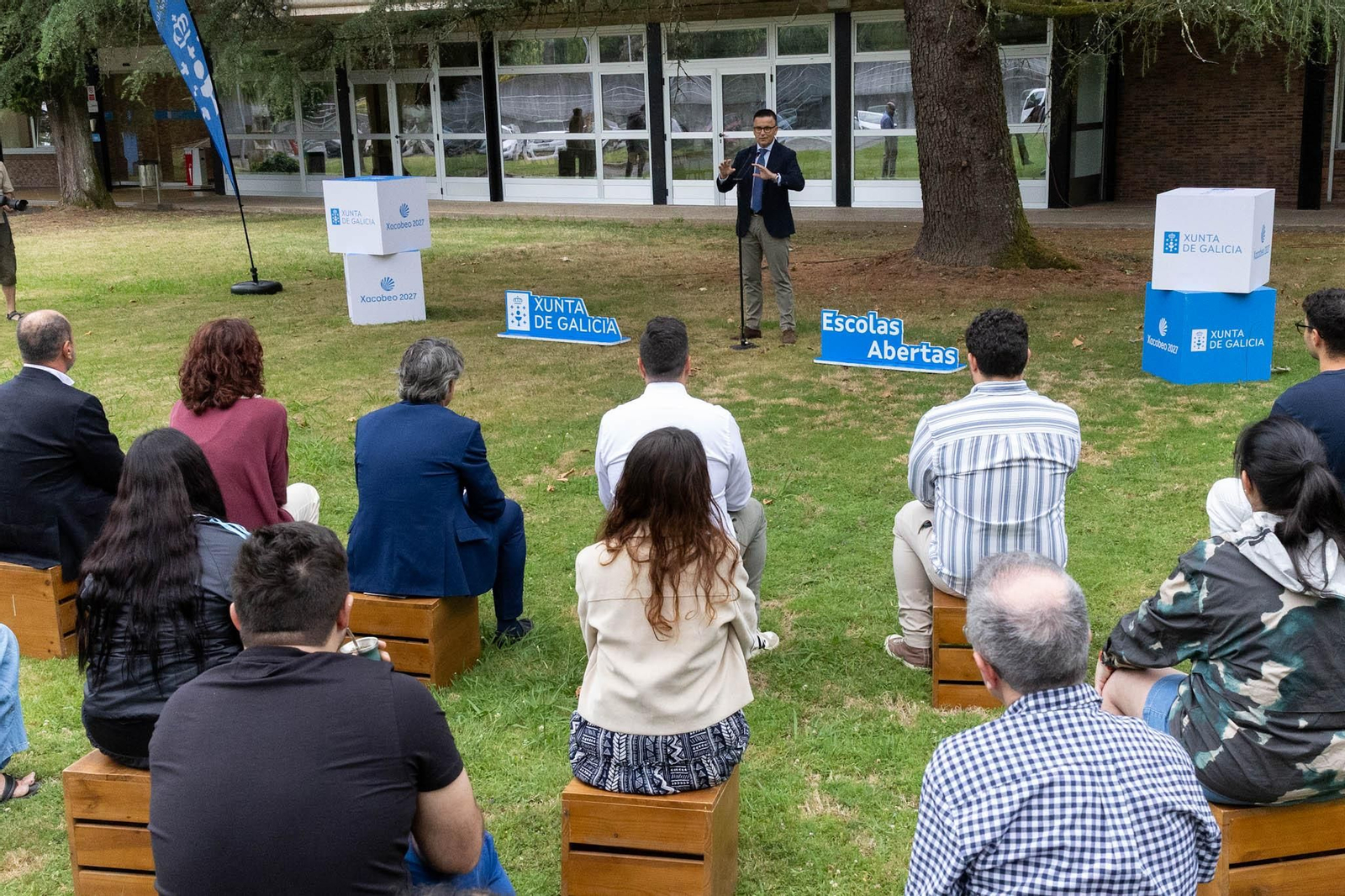 El conselleiro dirigiéndose a los participantes de Escolas Abertas