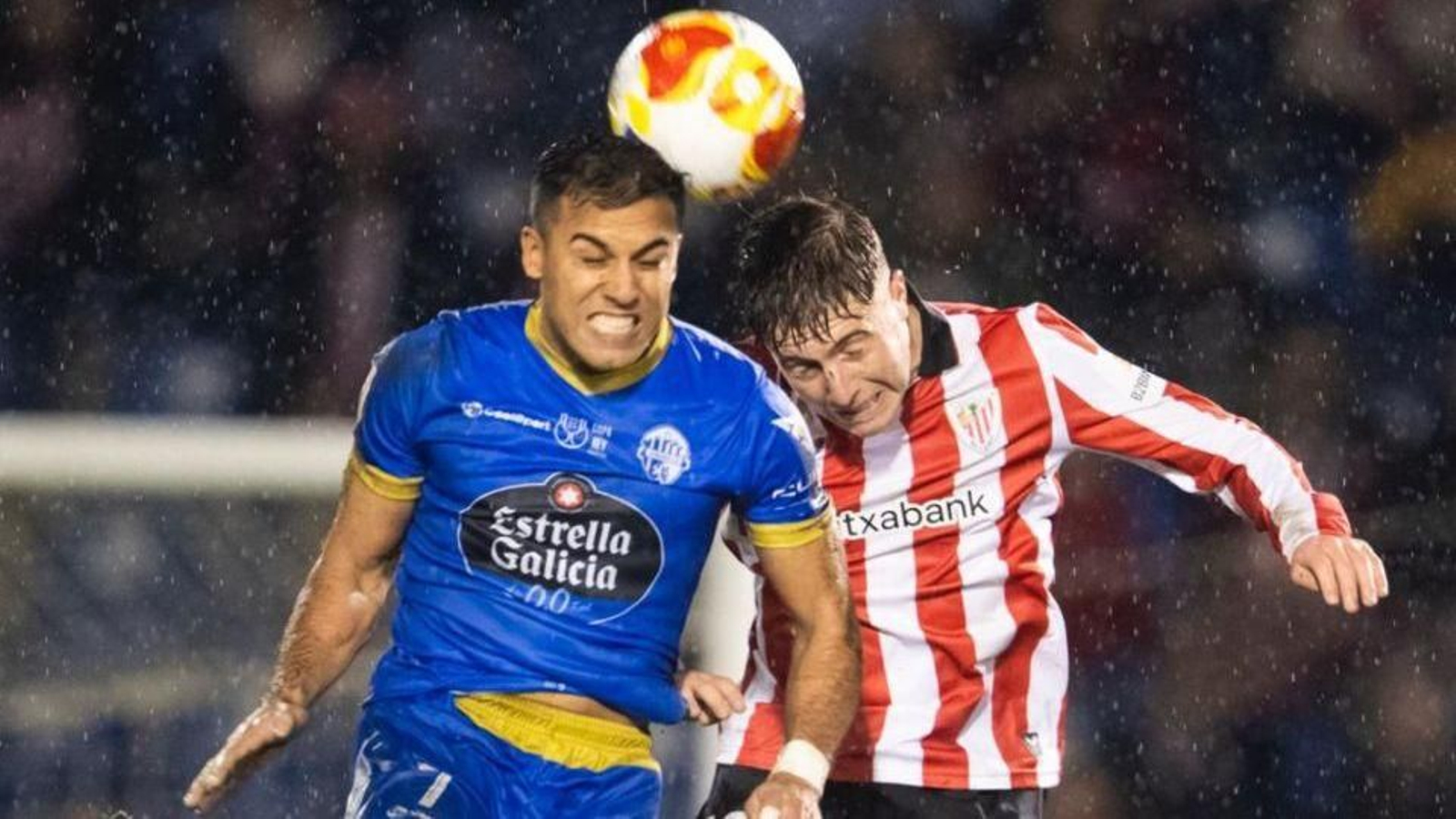 Amin Abaradan y Mikel Jauregizar, autor del gol del gol del Athletic.