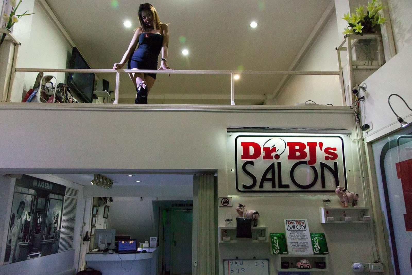 El Dr. BJ´s Salon, un "Café Fellatio" en Tailandia.