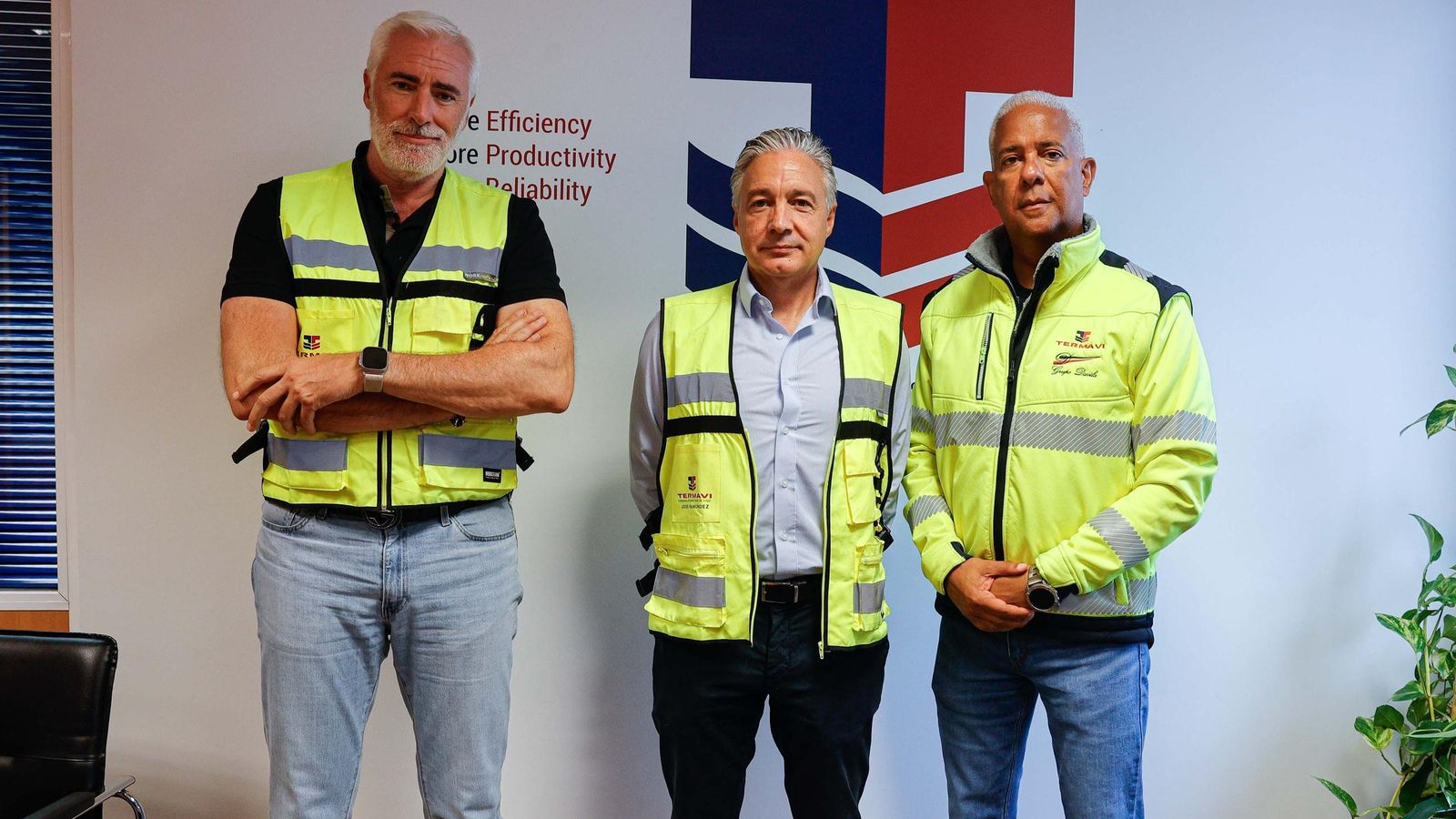 Galería | Una supergrúa de 110 metros se instala en Guixar