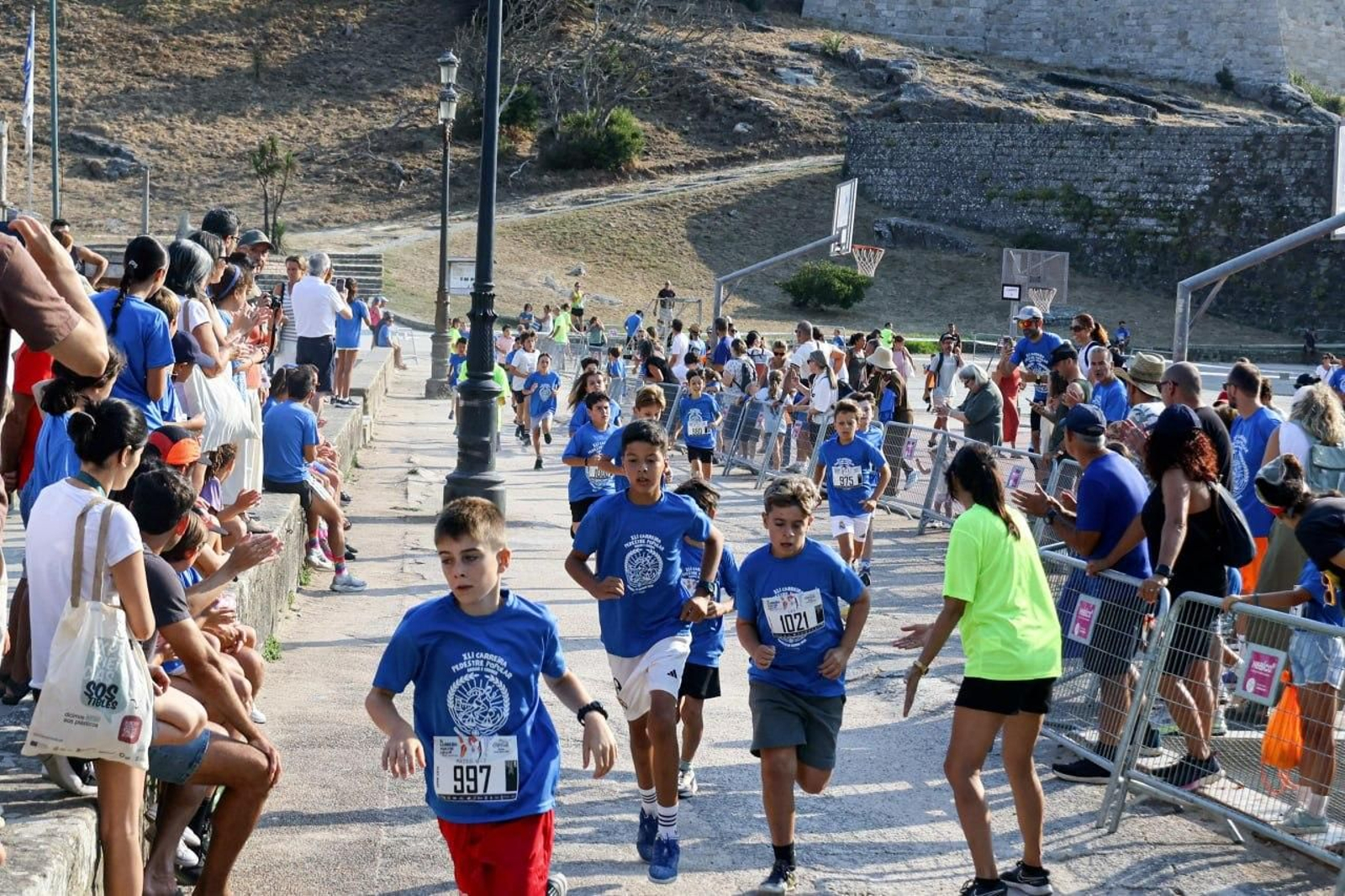 Galería | Más de 1.300 personas corren y caminan por Baiona