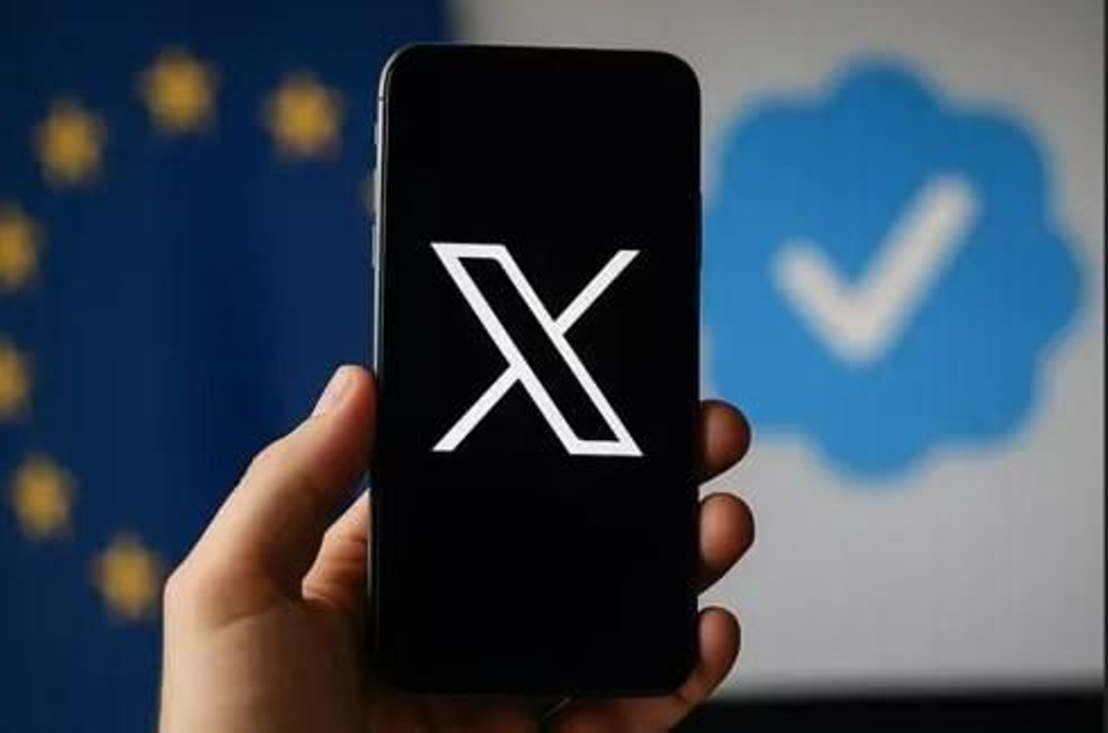 La red social X multada por la Comisión Europea.