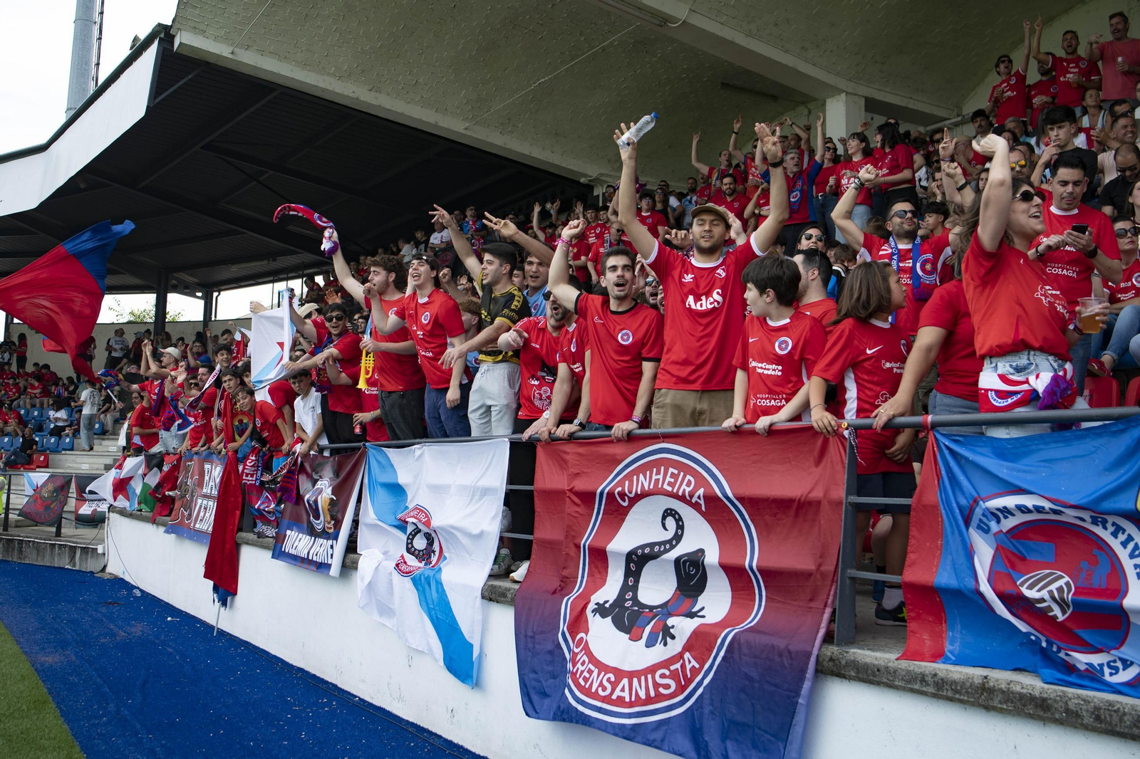 Galería | La UD Ourense quiere llegar a Primera Federación y la afición se vuelca con el equipo en O Couto