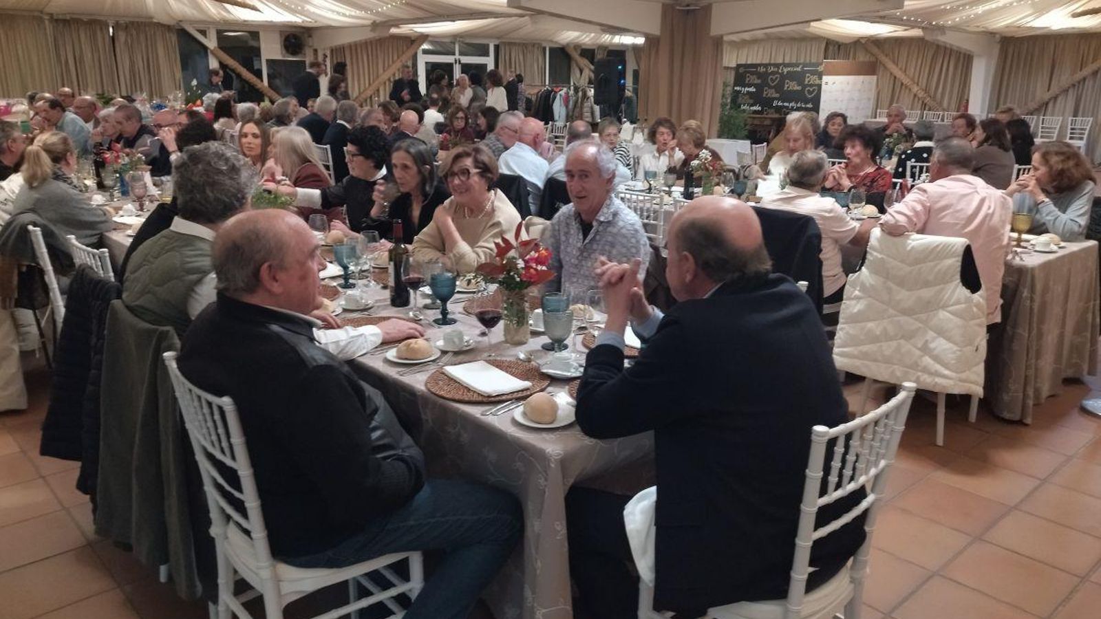 Cena solidaria de la AECC, en O Barco.