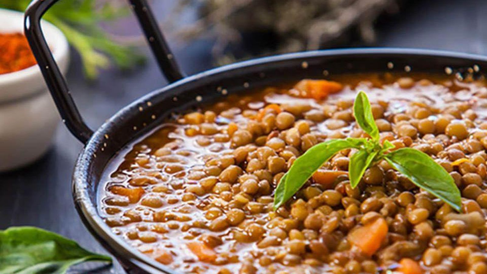 Cazuela de lentejas, plato típico para los italianos