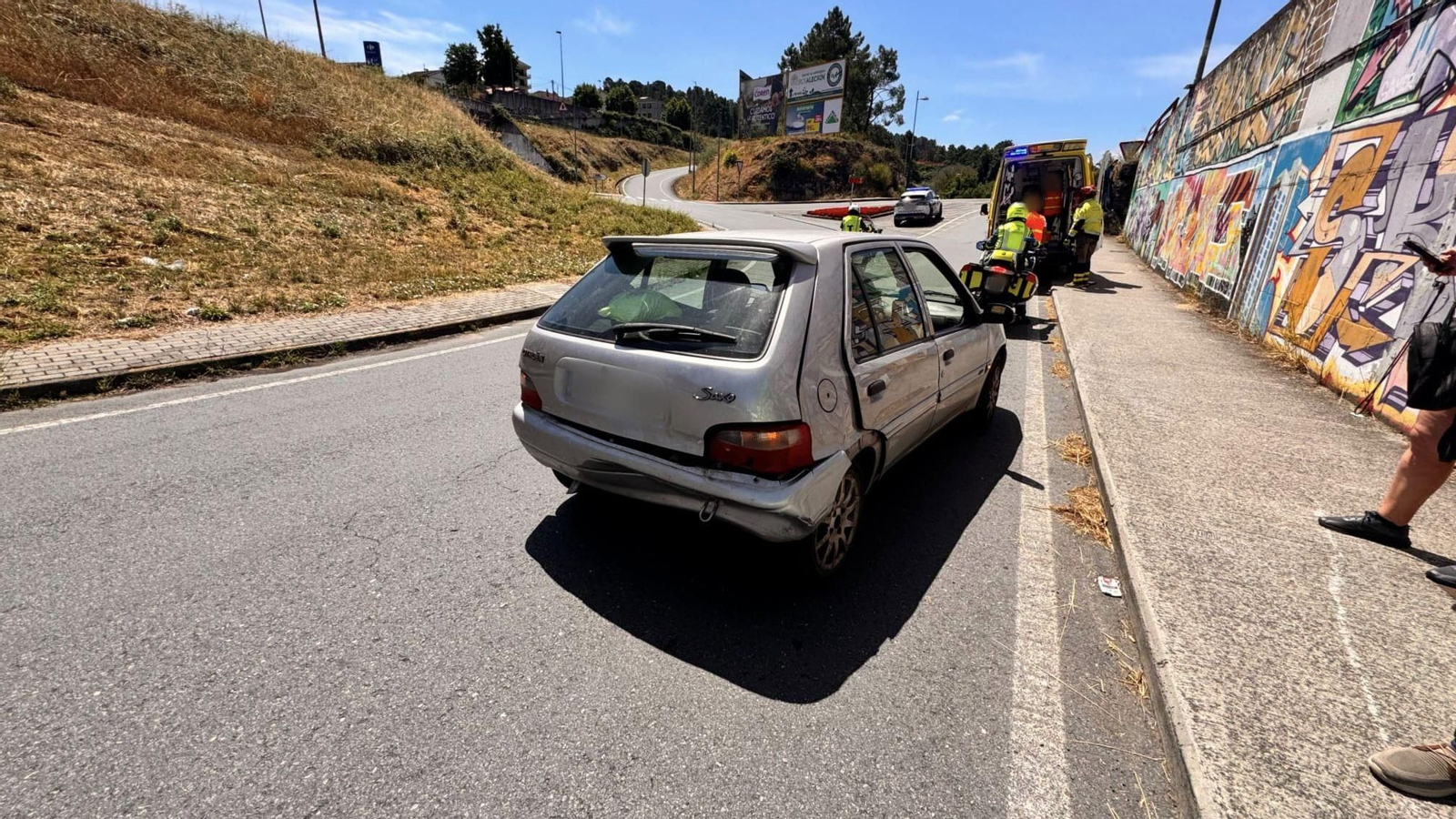 Imagen de uno de los coches accidentados en la rotonda del Carrefour