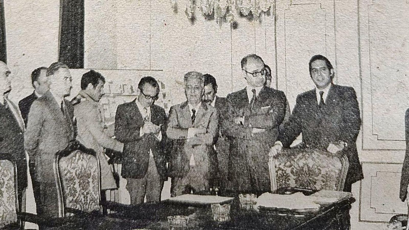 Imagen del acto de la firma de cesión de los terrenos para la Universidad Laboral.