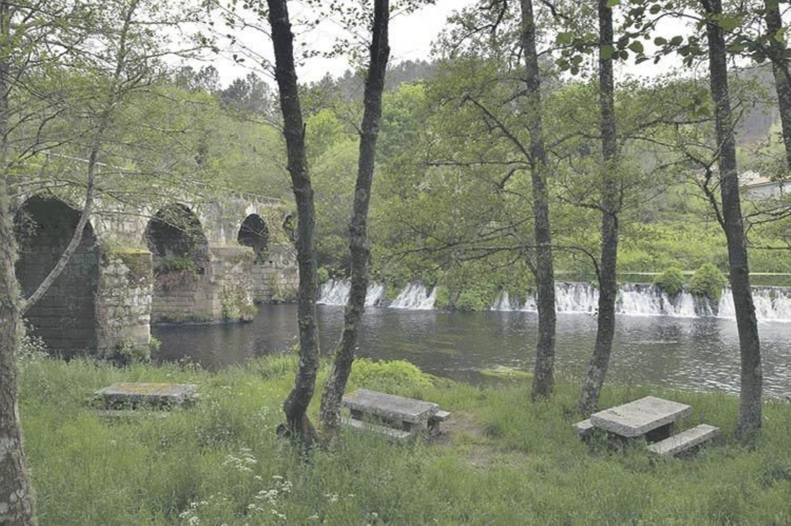 El puente romano y el área recreativa de Freixo.