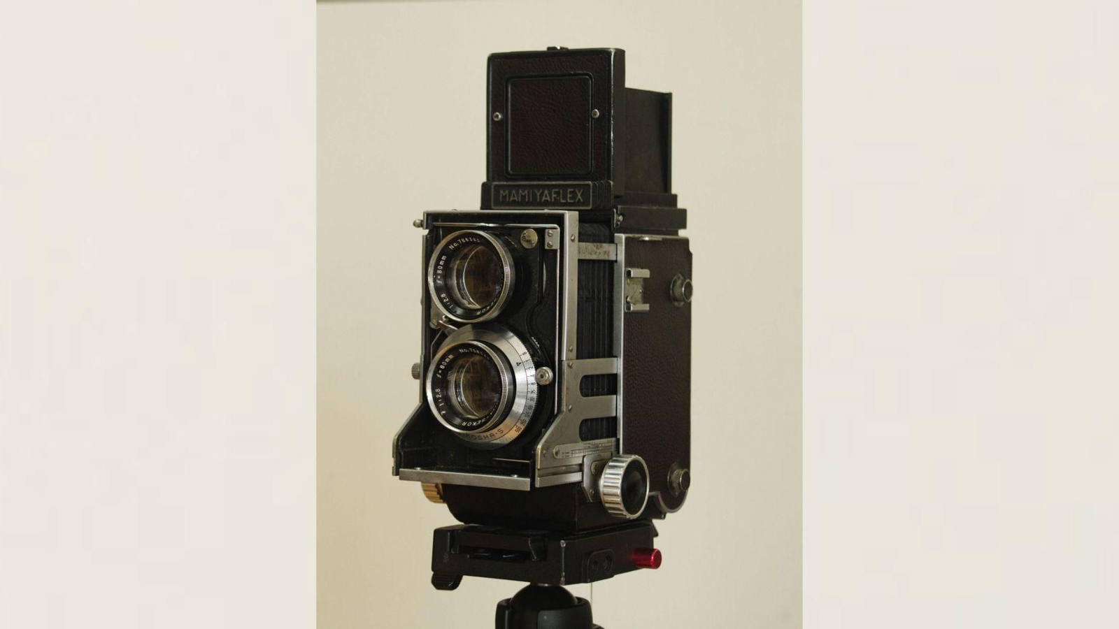 Cámara fotográfica “Mamiyaflex”.