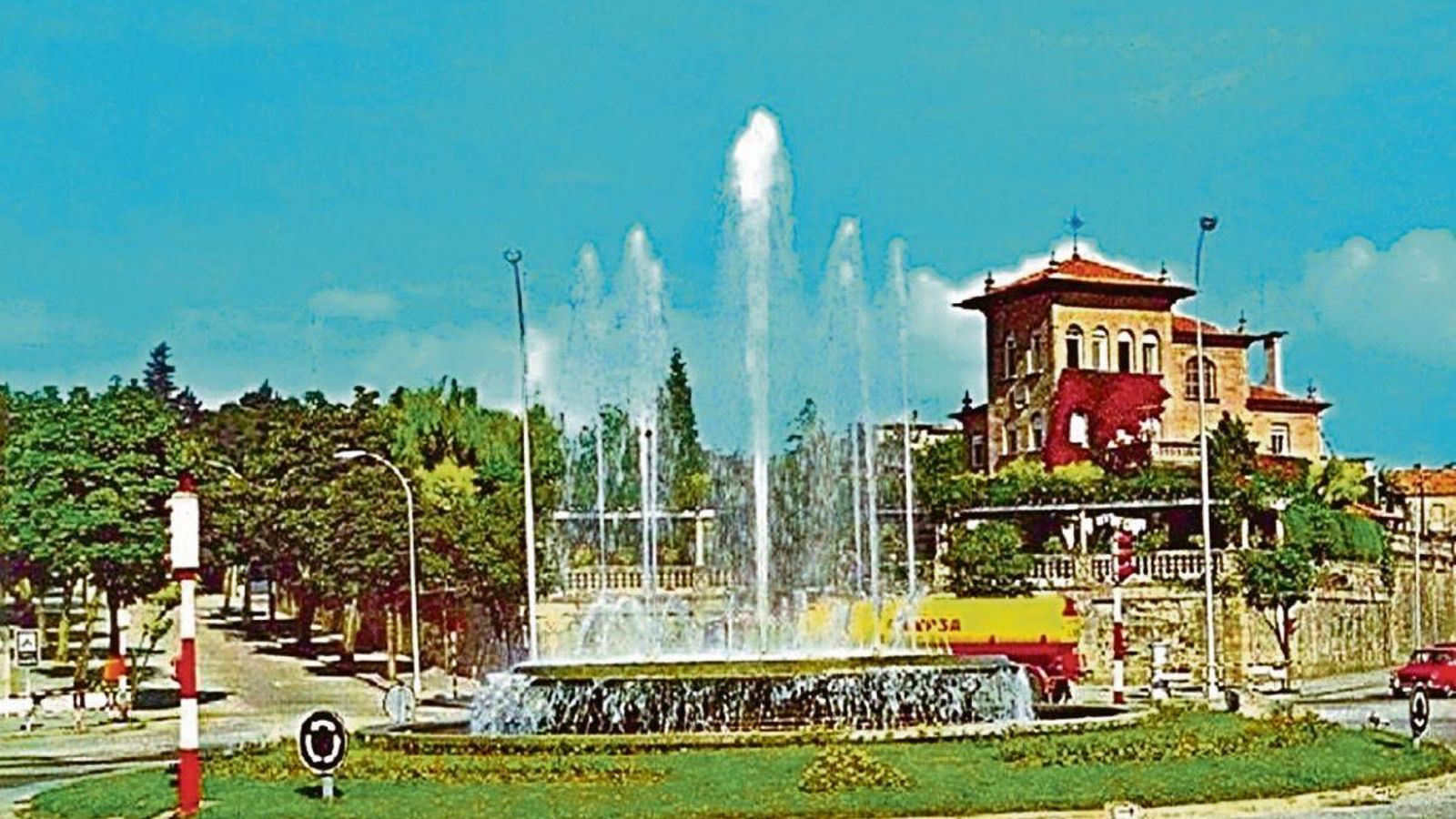 La desaparecida fuente luminosa de la plaza de España.