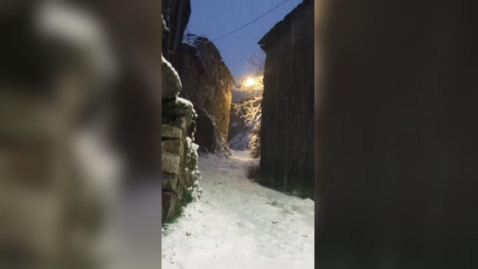 La nieve llega también al pueblo de Camba (Laza)
