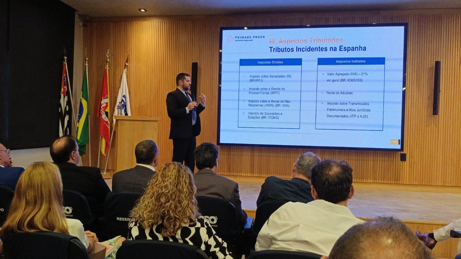 Felipe Pousada durante su conferencia