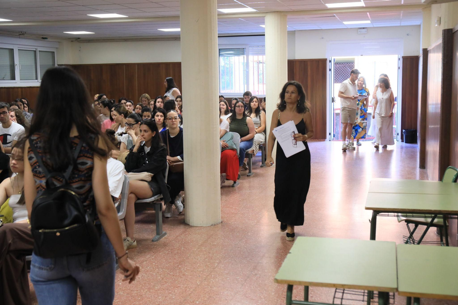 Galería | 1.500 opositores de Educación para 15 plazas en Ourense y muchos nervios en las aulas
