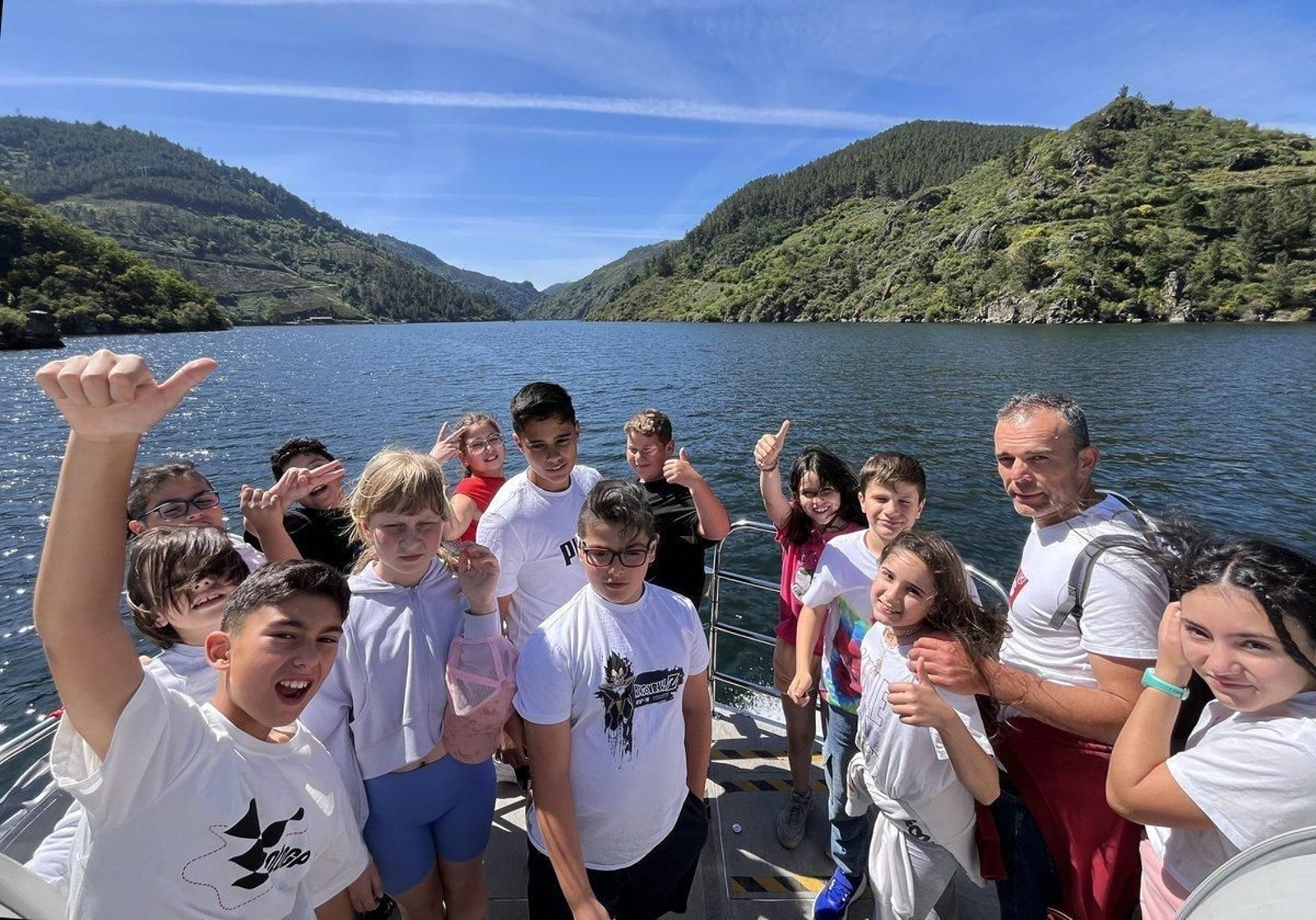 Jornada lúdica en la Ribeira Sacra de los colegios San Salvador de Arnoia y Concepción Arenal de Ourense.