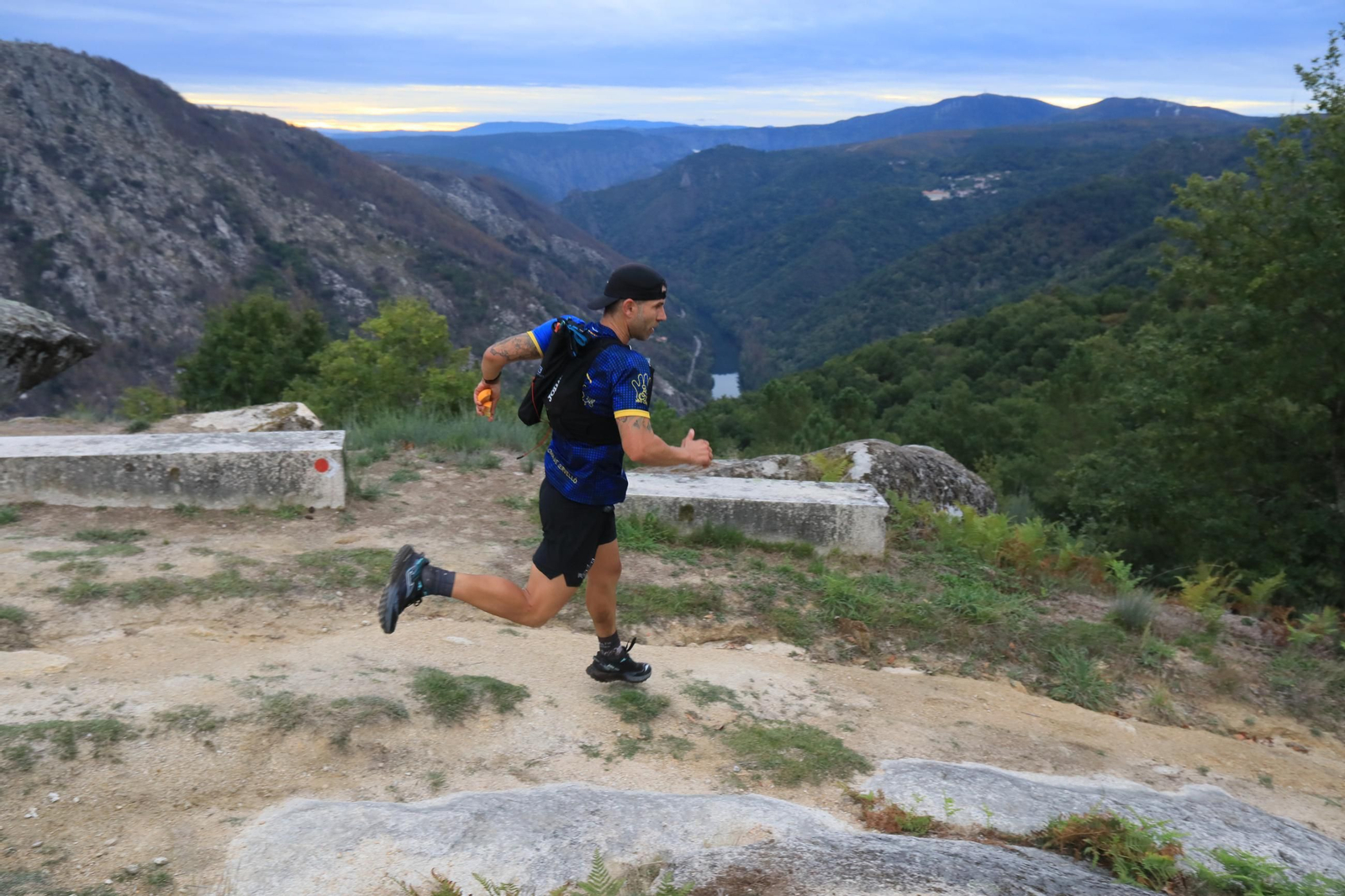 Galería | El Trail Ribeira Sacra cumple diez años y lo celebra entre montes y miradores, en fotos