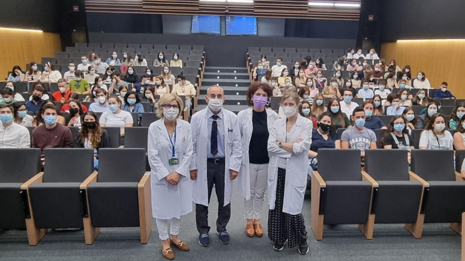 El acto de bienvenida de los nuevos residentes se celebró ayer en el Hospital Álvaro Cunqueiro.