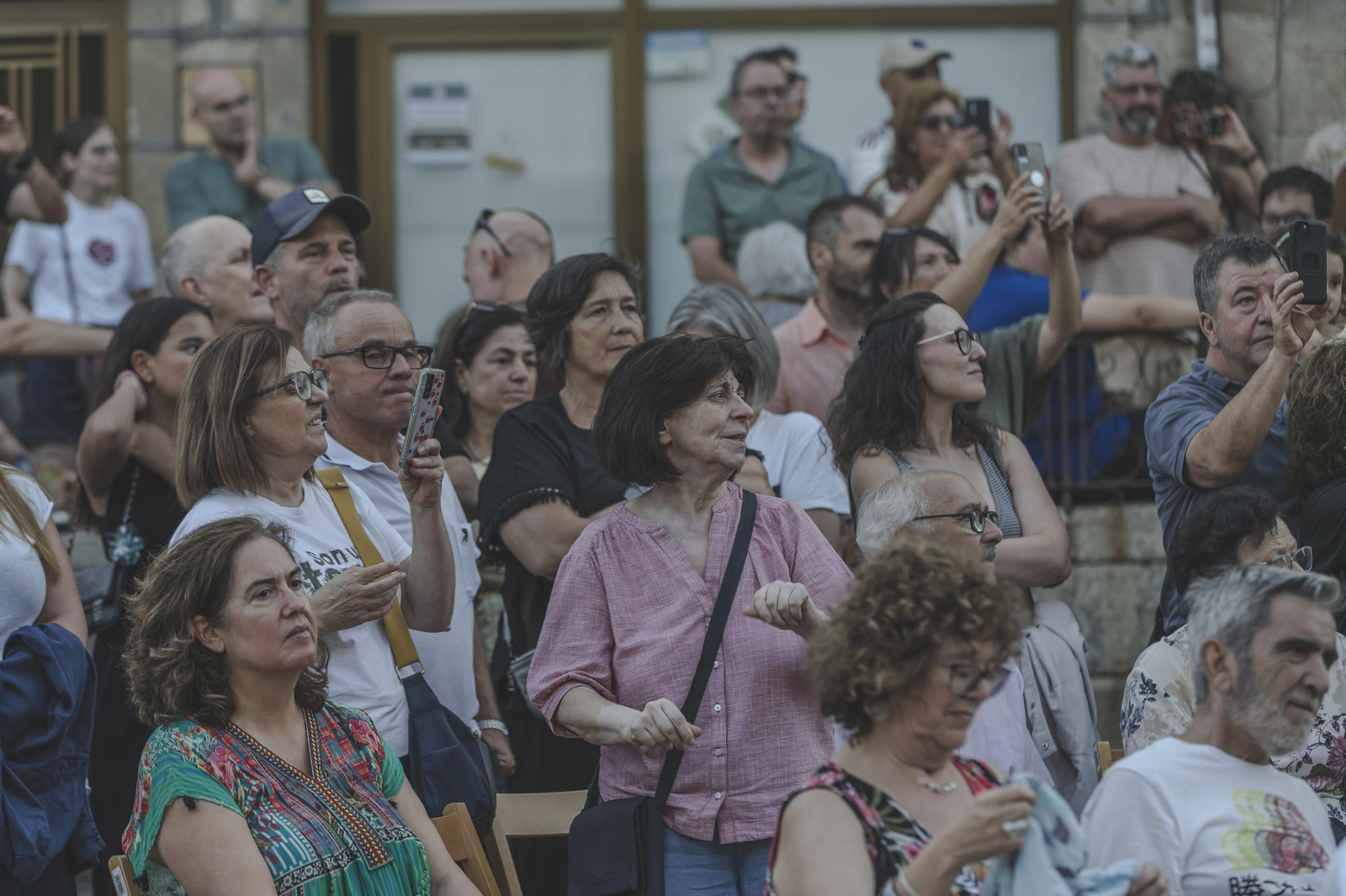 Galería |  Lembranza Ibérica llenó de música las calles de Celanova