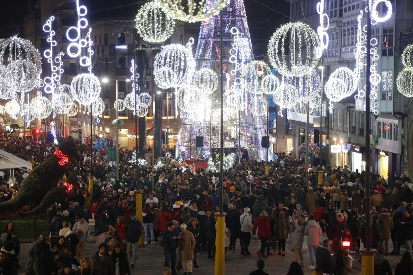 Los turistas invaden Vigo en el Puente267