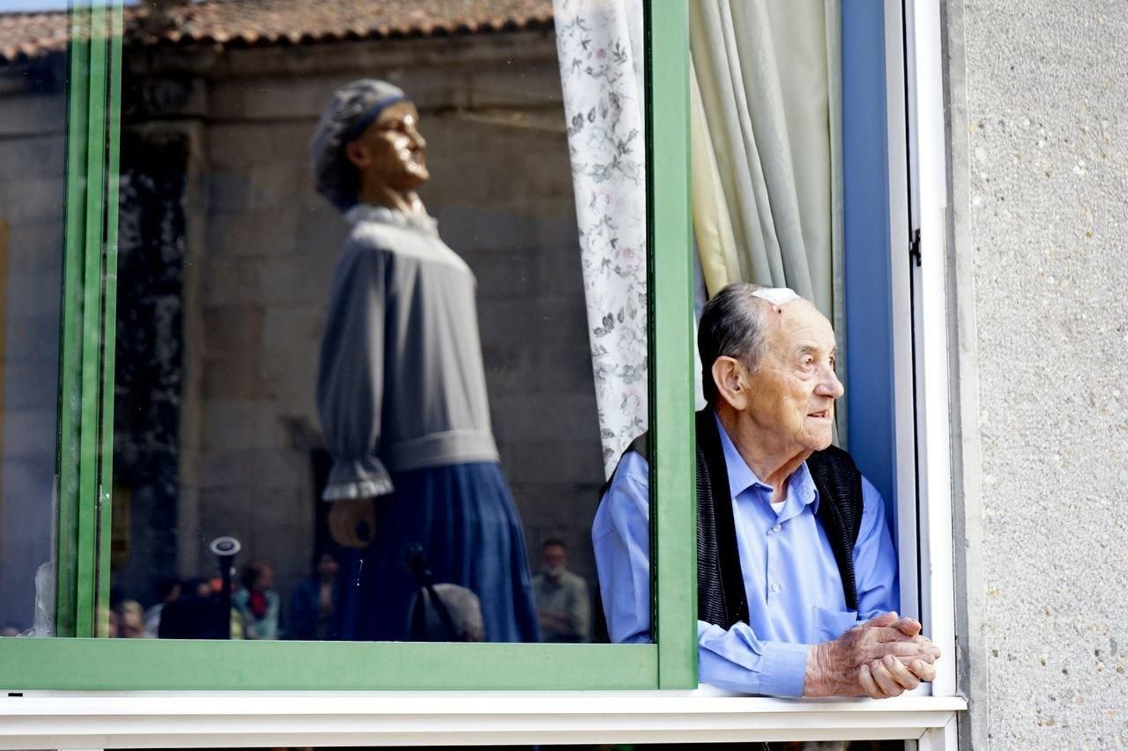 Más de una persona vio pasar a los gigantes desde la ventana.