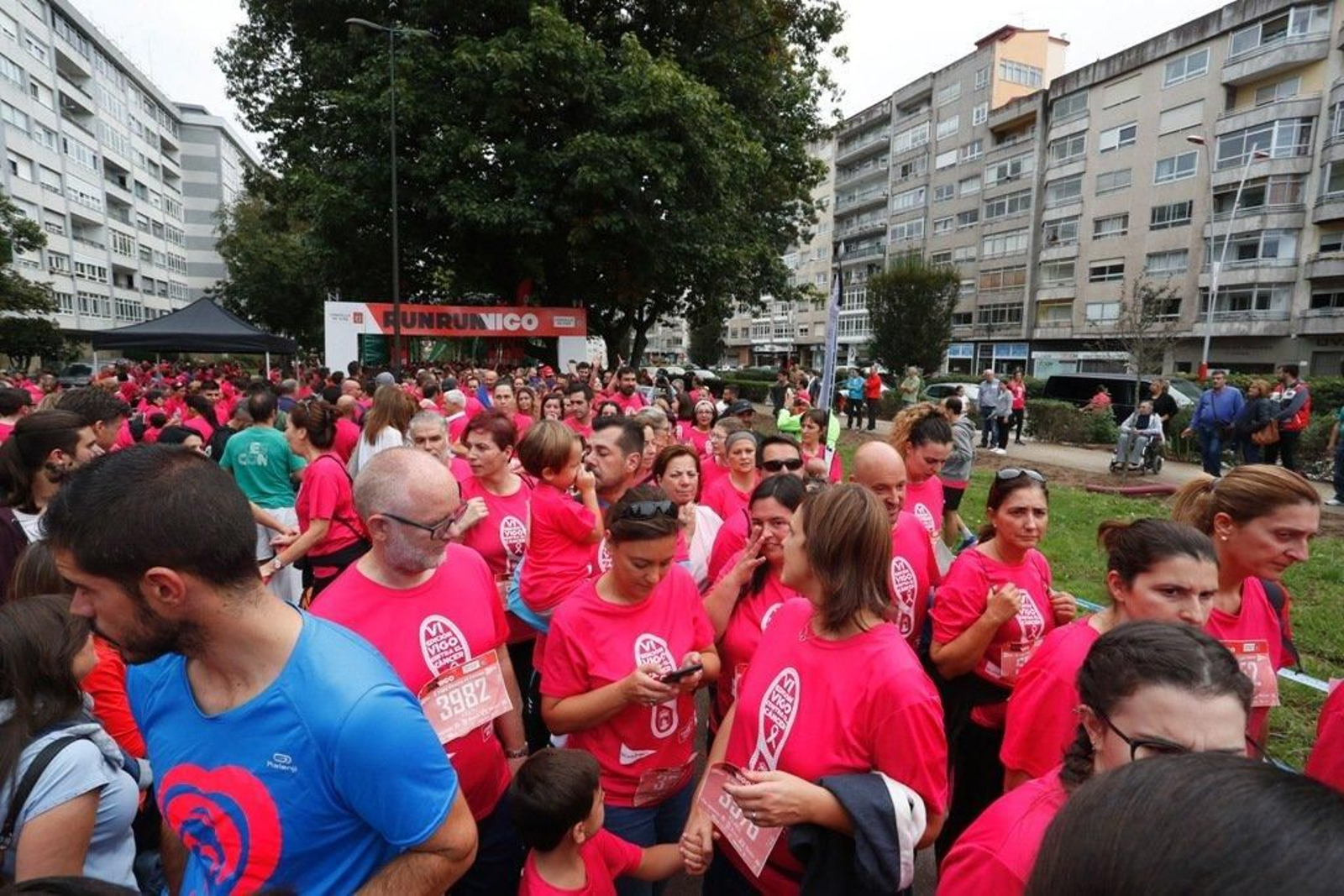 El color rosa abarrotó la Avenida de Castelao - JV Landín 173