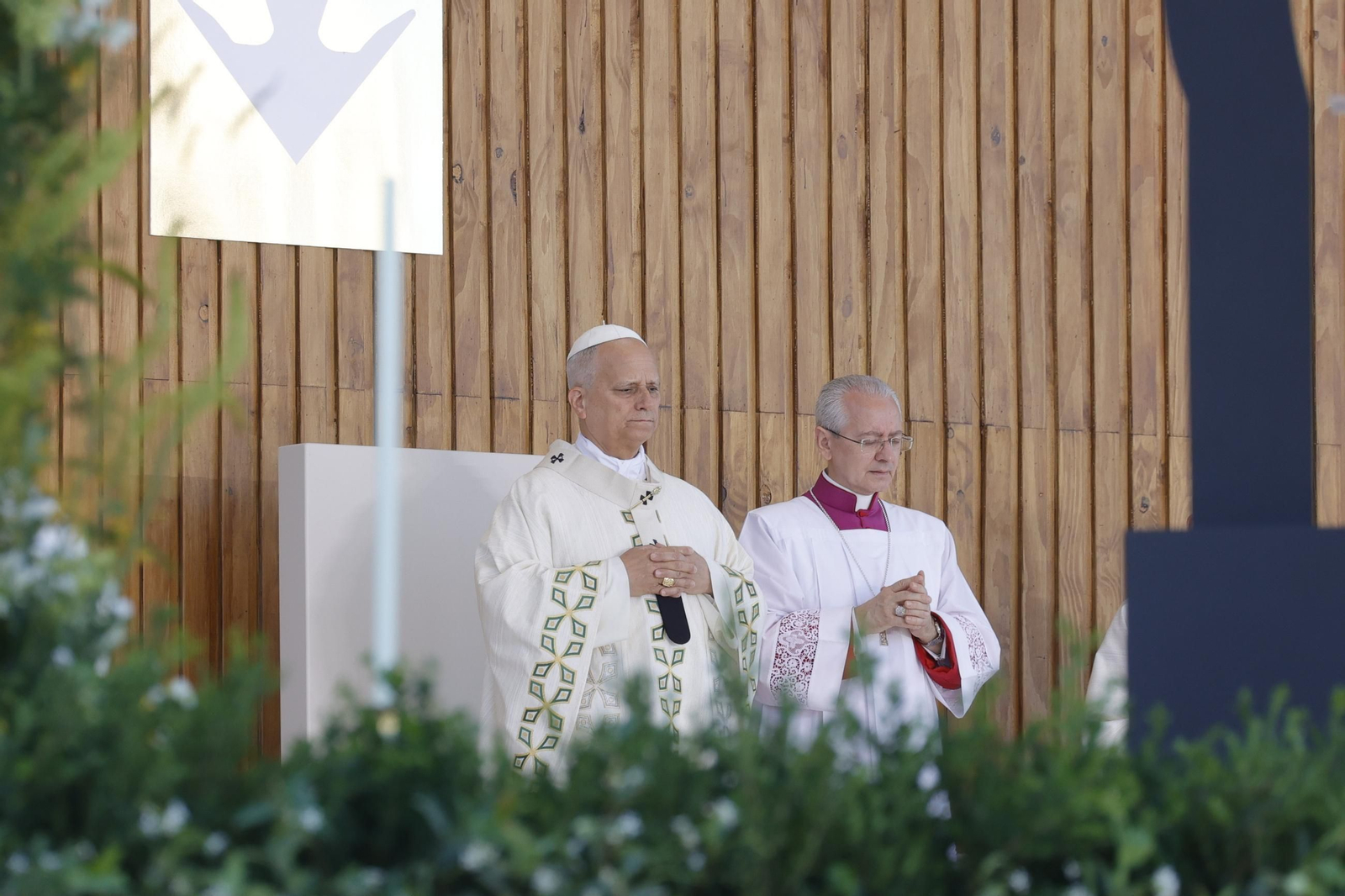 Galería | Multitudinaria misa y procesión del Corpus en Madrid con el papa León XIV