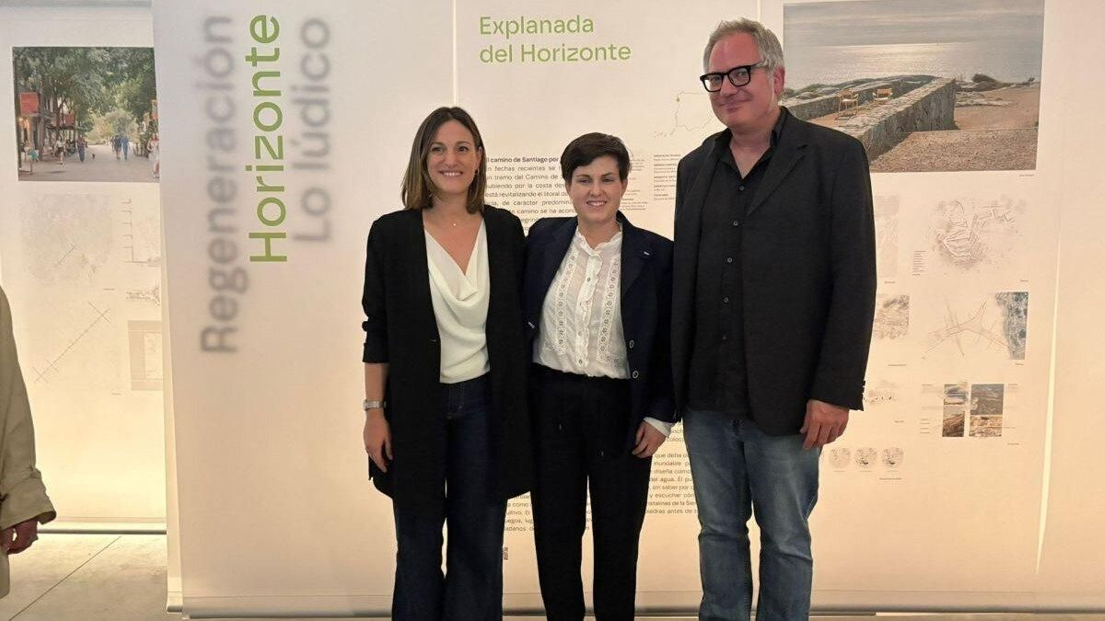 La arquitecta María Fandiño, la alcaldesa Ánxela Fernández y el secretario de Estado Iñaqui Carnicero.
