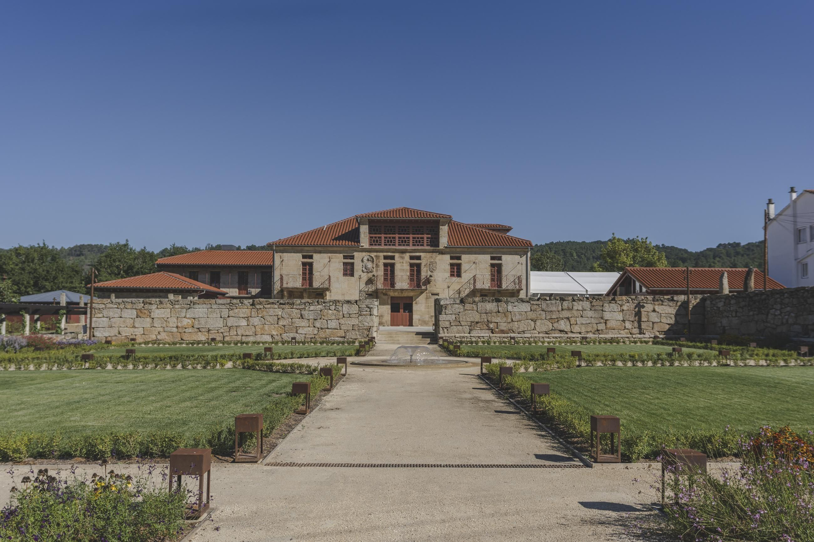 Galería | Un recorrido por los pisos de Alejandro Outeriño y el Pazo de Castadón junto a Grupo Souto