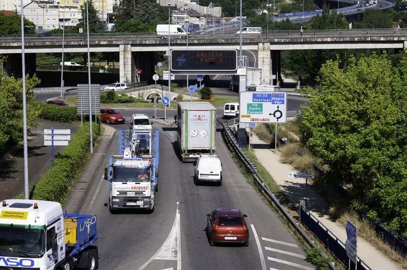 Salida hacia la A-52 a primera hora de la mañana, cuando se alcanzó el máximo desde principios de marzo, con 660 vehículos por hora (MARTIÑO PINAL).