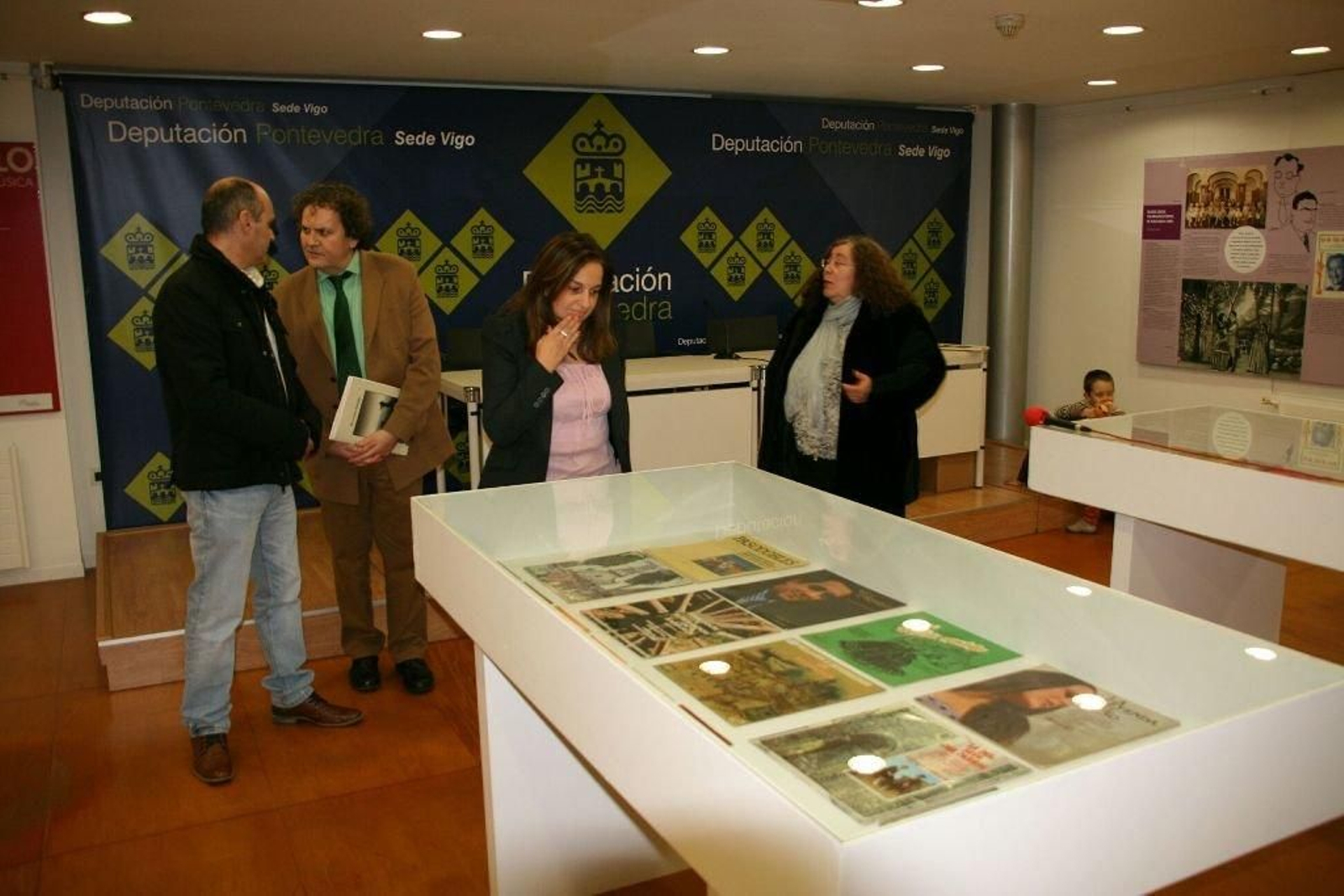 La exposición ayer abierta está en la sede local de la Diputación (calle Oporto).