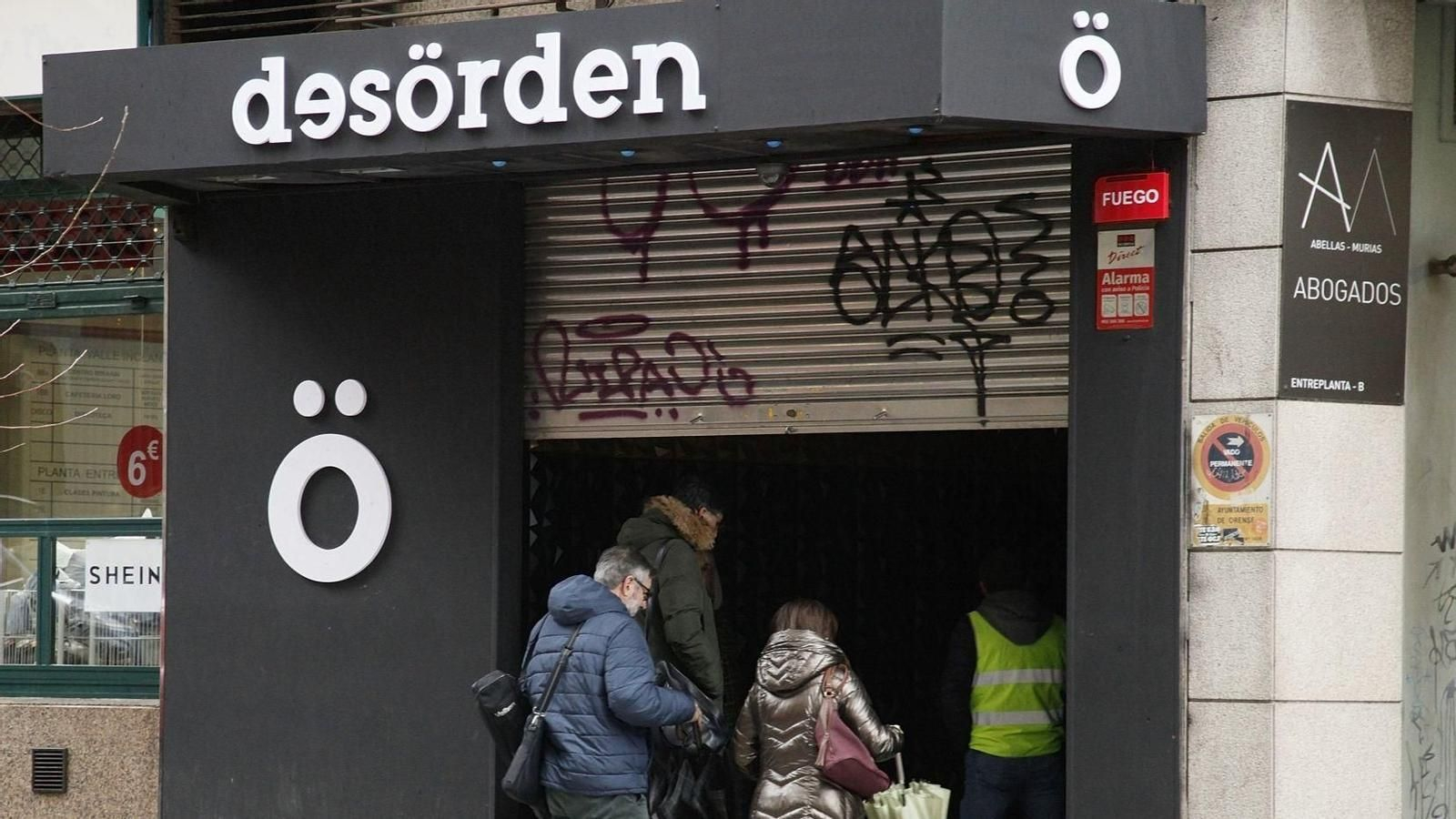 Exterior de la discoteca Desorden.
