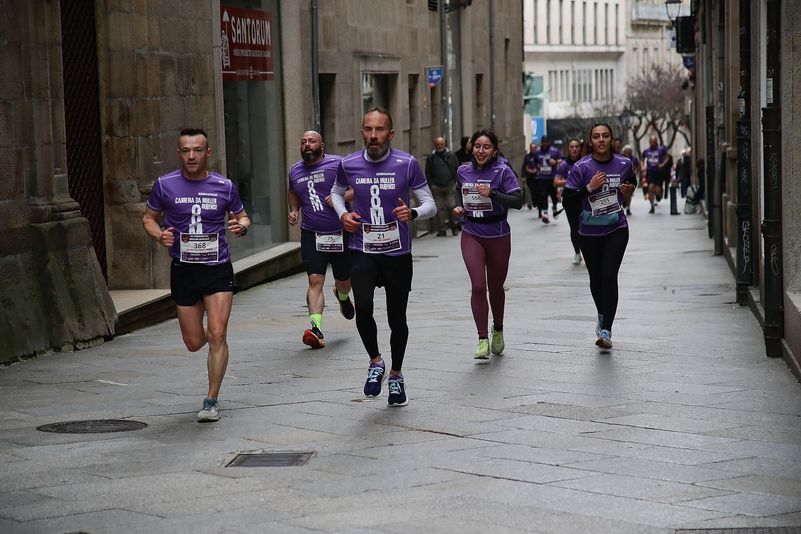 Galería | Ourense se viste de morado para correr la Carreira da Muller