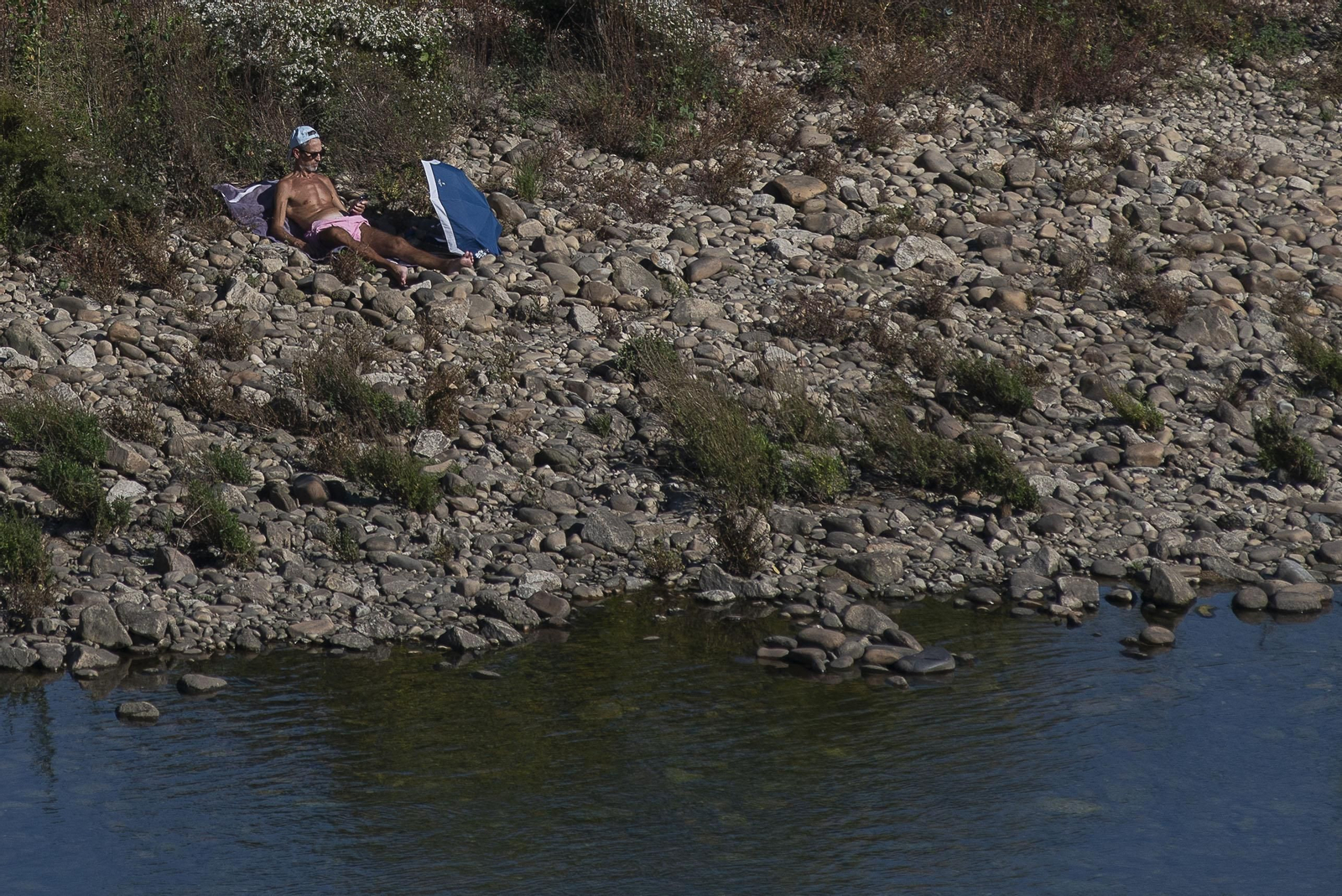 Galería | Los ourensanos combaten un calor inusual a mediados de otoño