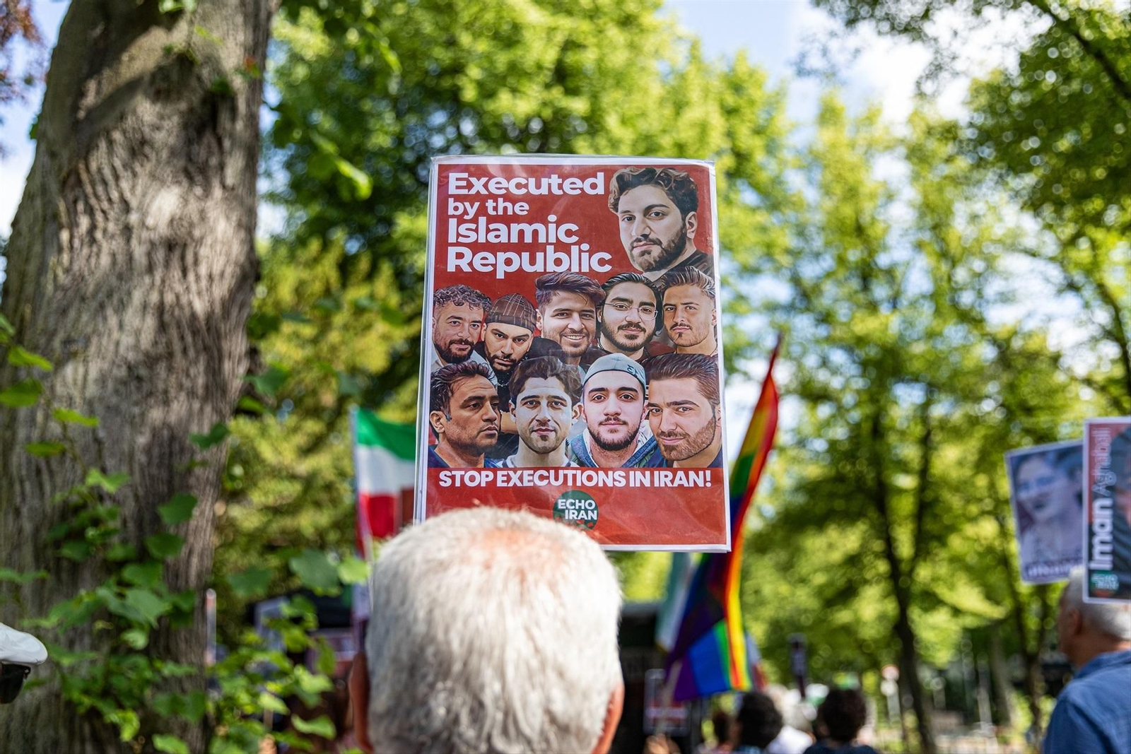 Pancarta de denuncia usada durante una protesta en Alemania contra la pena de muerte en Irán.