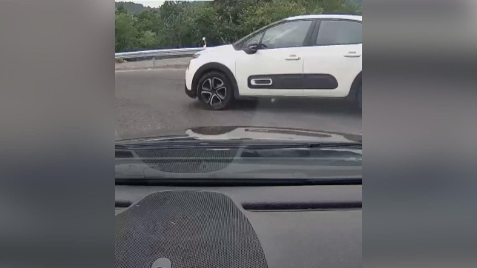 Se vuelve viral el vídeo de una inconsciencia de un conductor en Ourense.