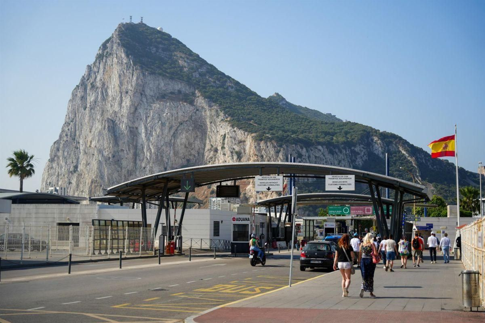 El Peñón de Gibraltar desde el lado español de la Verja.
