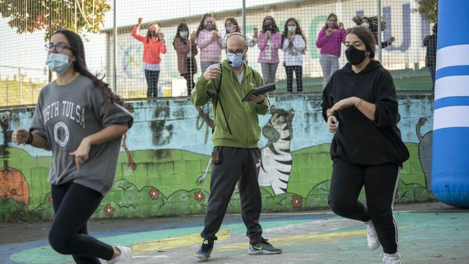  OURENSE (COLEXIO PLURILINGÜE LUÍS VIVES). 18/11/2020. OURENSE. Carreira de San Martiño escolar. FOTO: ÓSCAR PINAL 