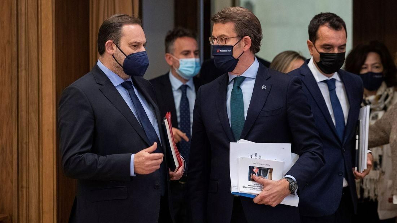 José Luis Ábalos y Alberto Núñez Feijóo, durante la reunión que ambos mantuvieron el 10 de marzo. (EFE)